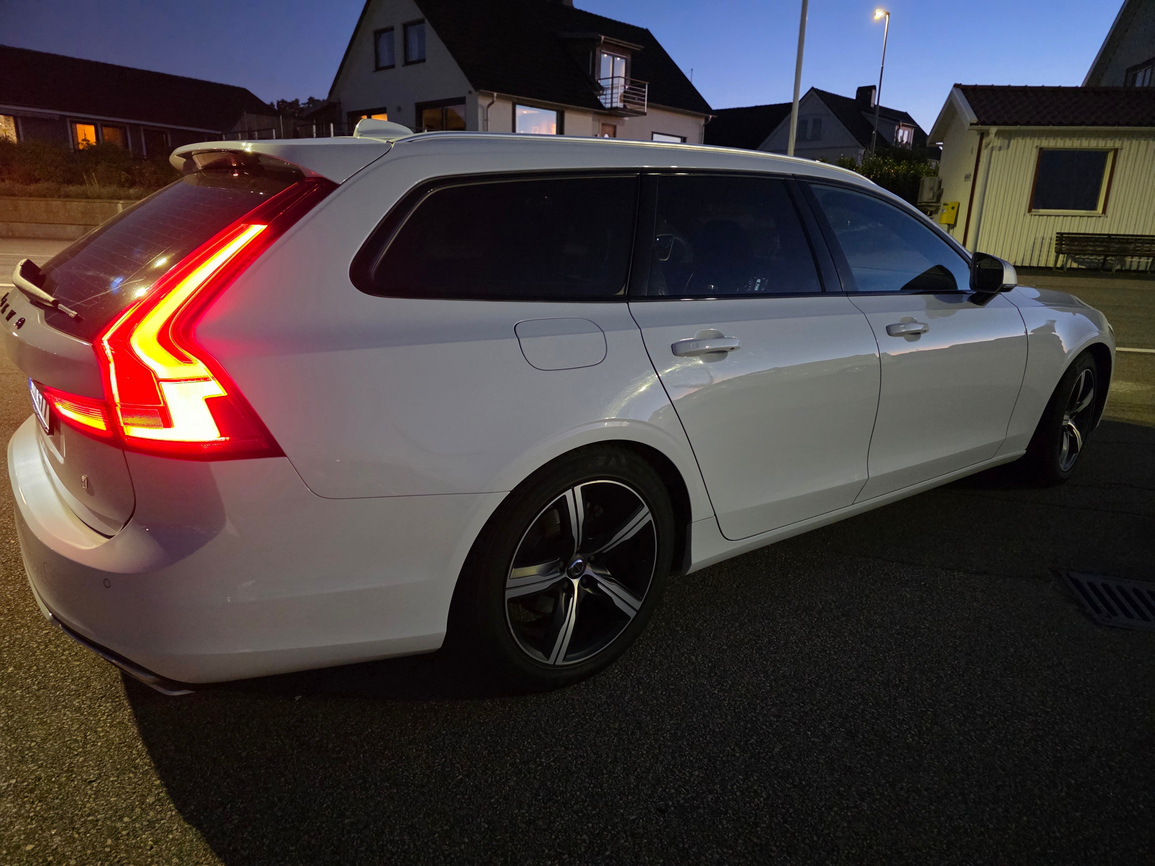 Volvo V90 D4 Geartronic R-design 2018, bild 3/7