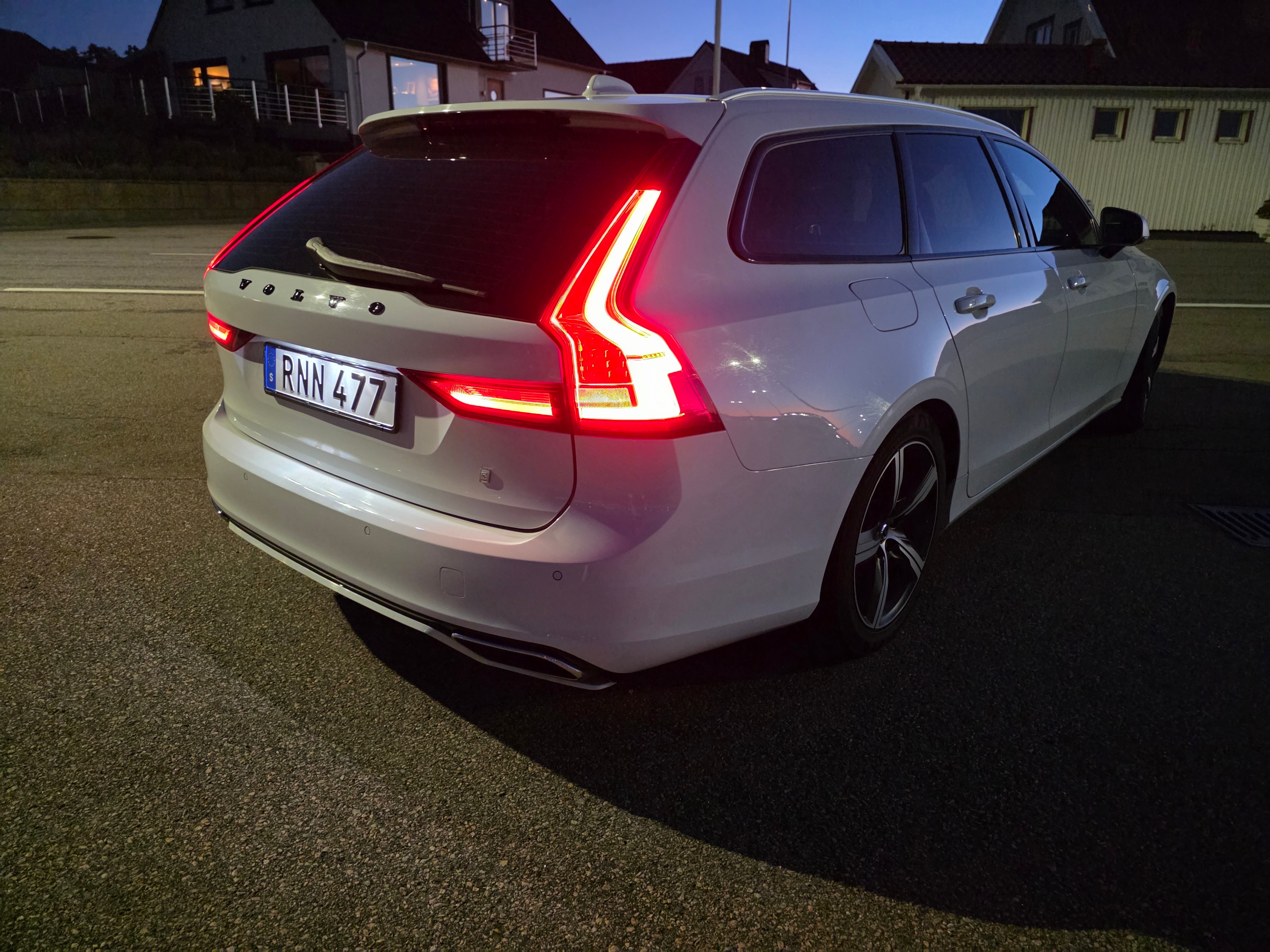 Volvo V90 D4 Geartronic R-design 2018, bild 2/7