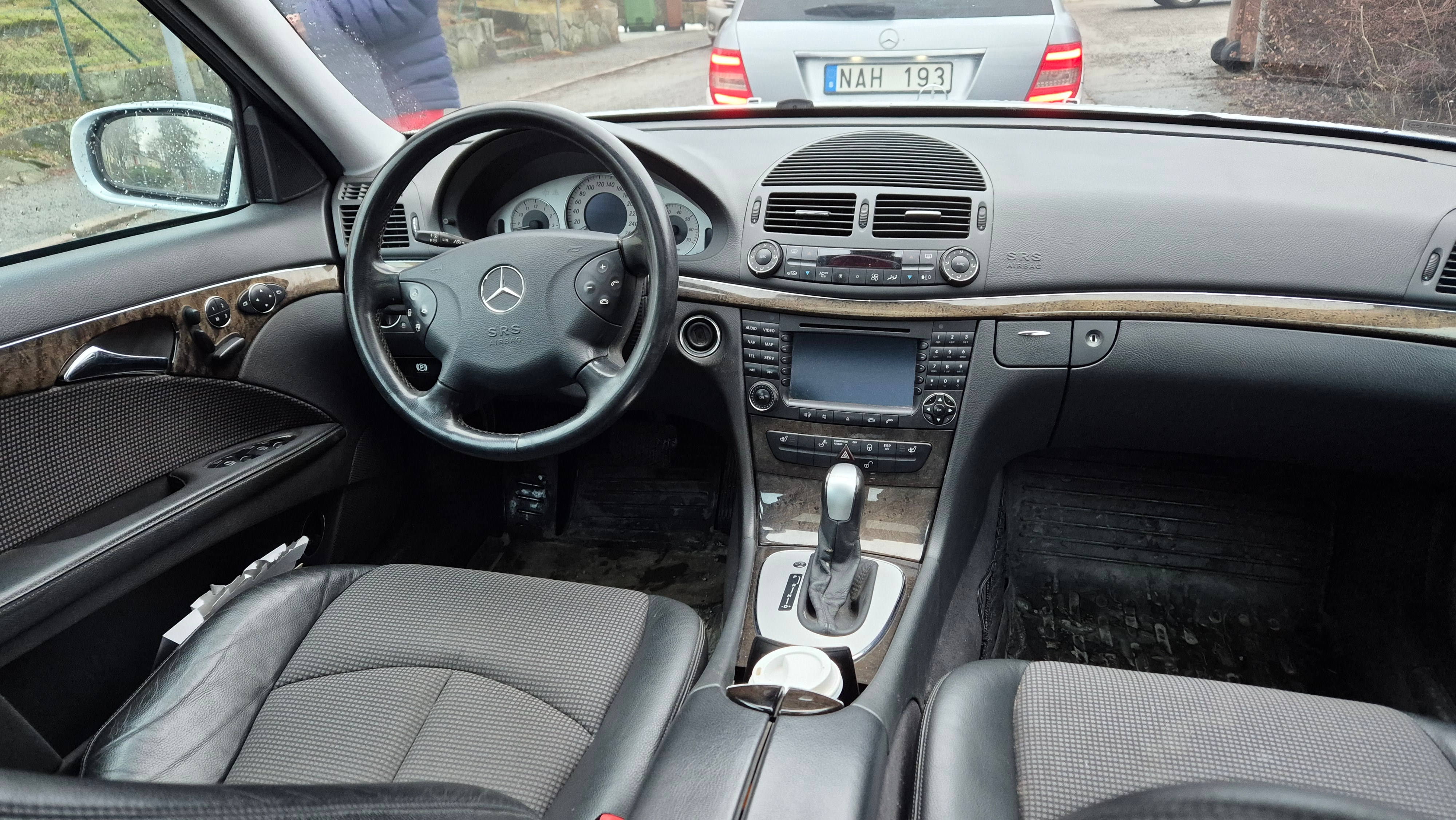 Mercedes-Benz E 320 5G-Tronic 2004, bild 5/7