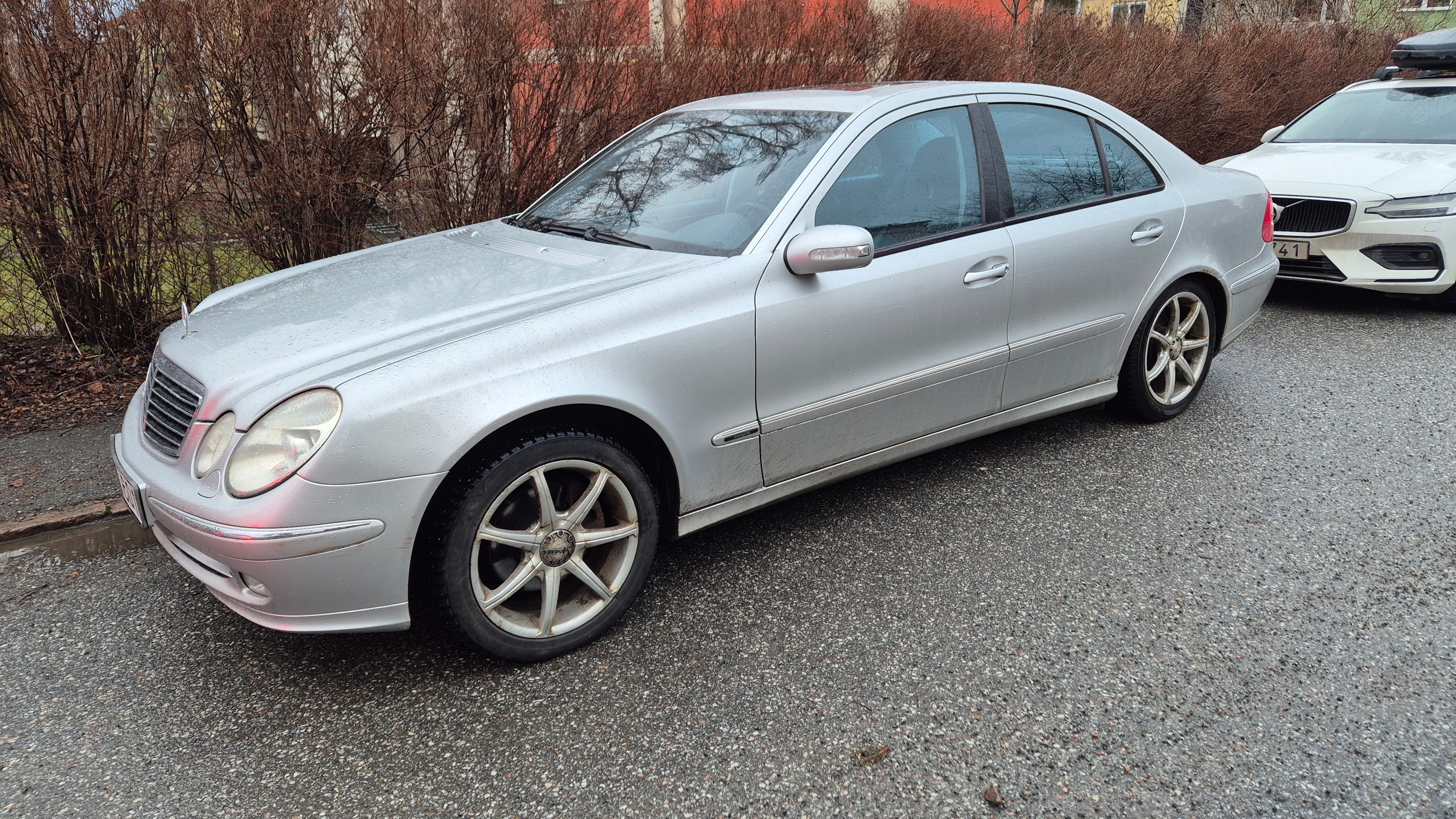 Mercedes-Benz E 320 5G-Tronic 2004, bild 3/7