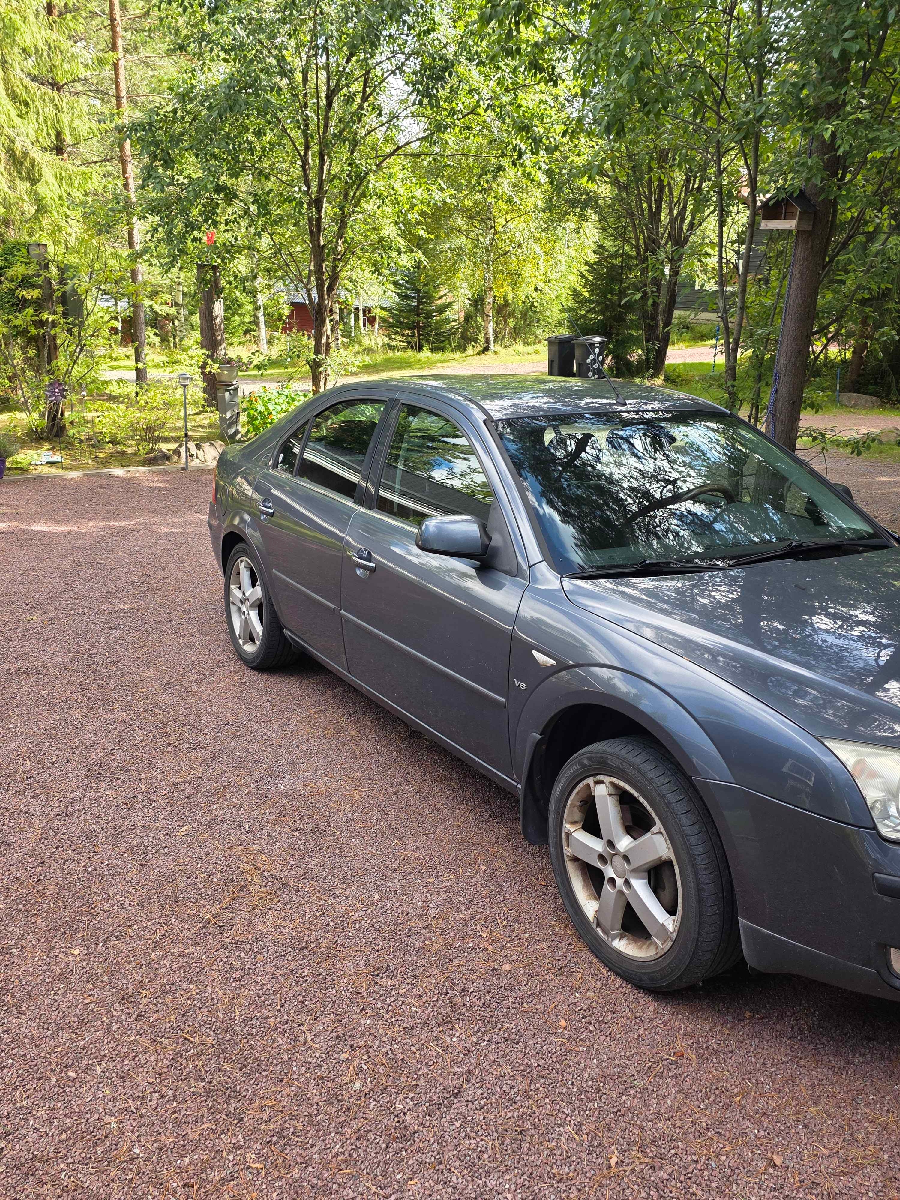 Ford Mondeo Halvkombi 2.5 V6 Manuell 2005, bild 2/10