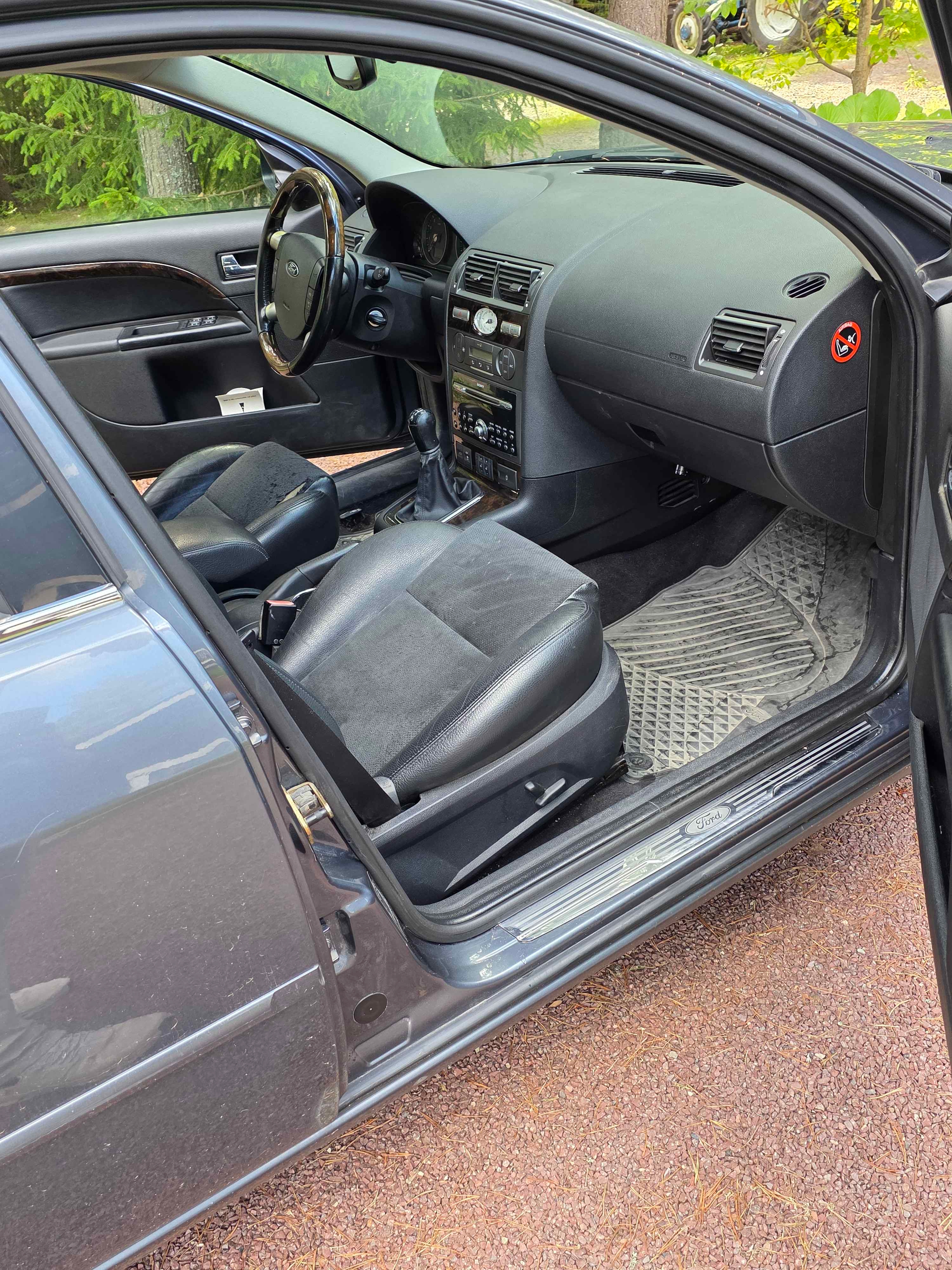 Ford Mondeo Halvkombi 2.5 V6 Manuell 2005, bild 3/10