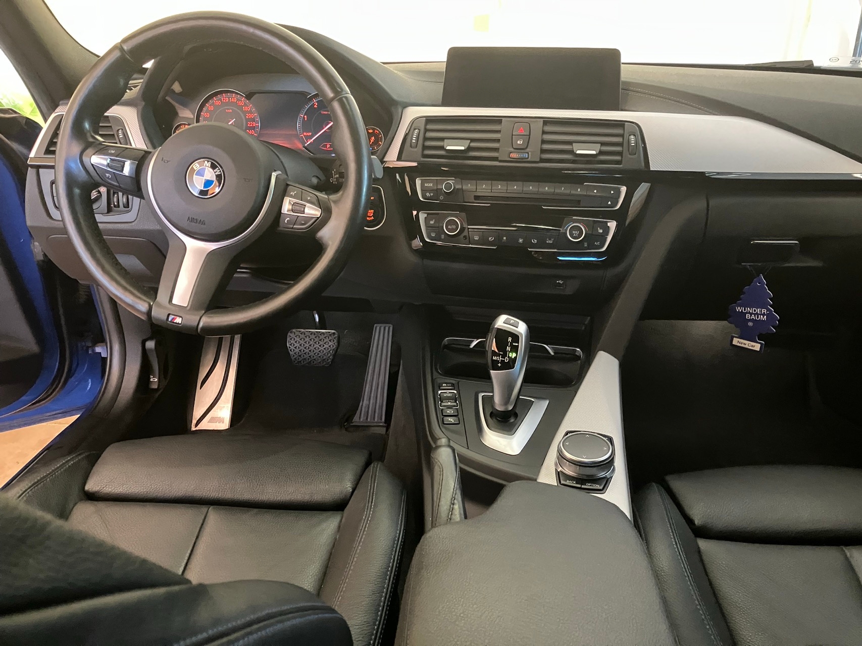 BMW 320 d xDrive Touring Steptronic 2019, bild 3/5