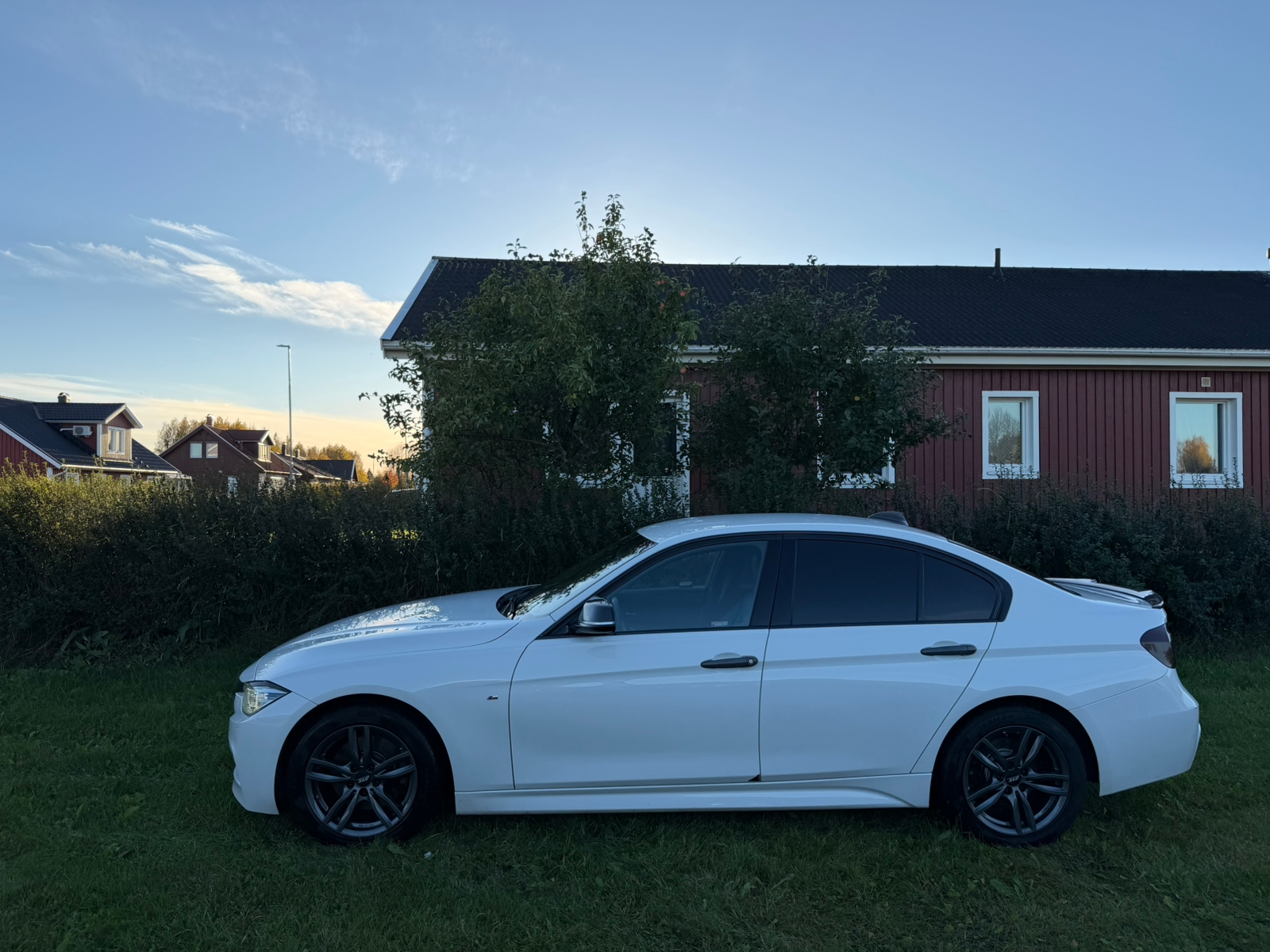 BMW 330 i xDrive Sedan Steptronic 2018, bild 2/10