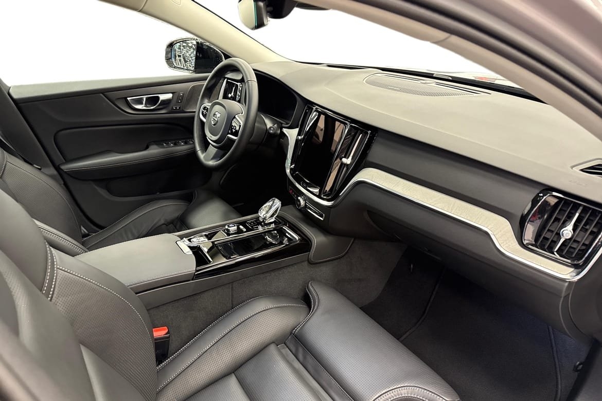 Volvo V60 T6 Plus Dark Nordic Edition 2026, bild 7/10