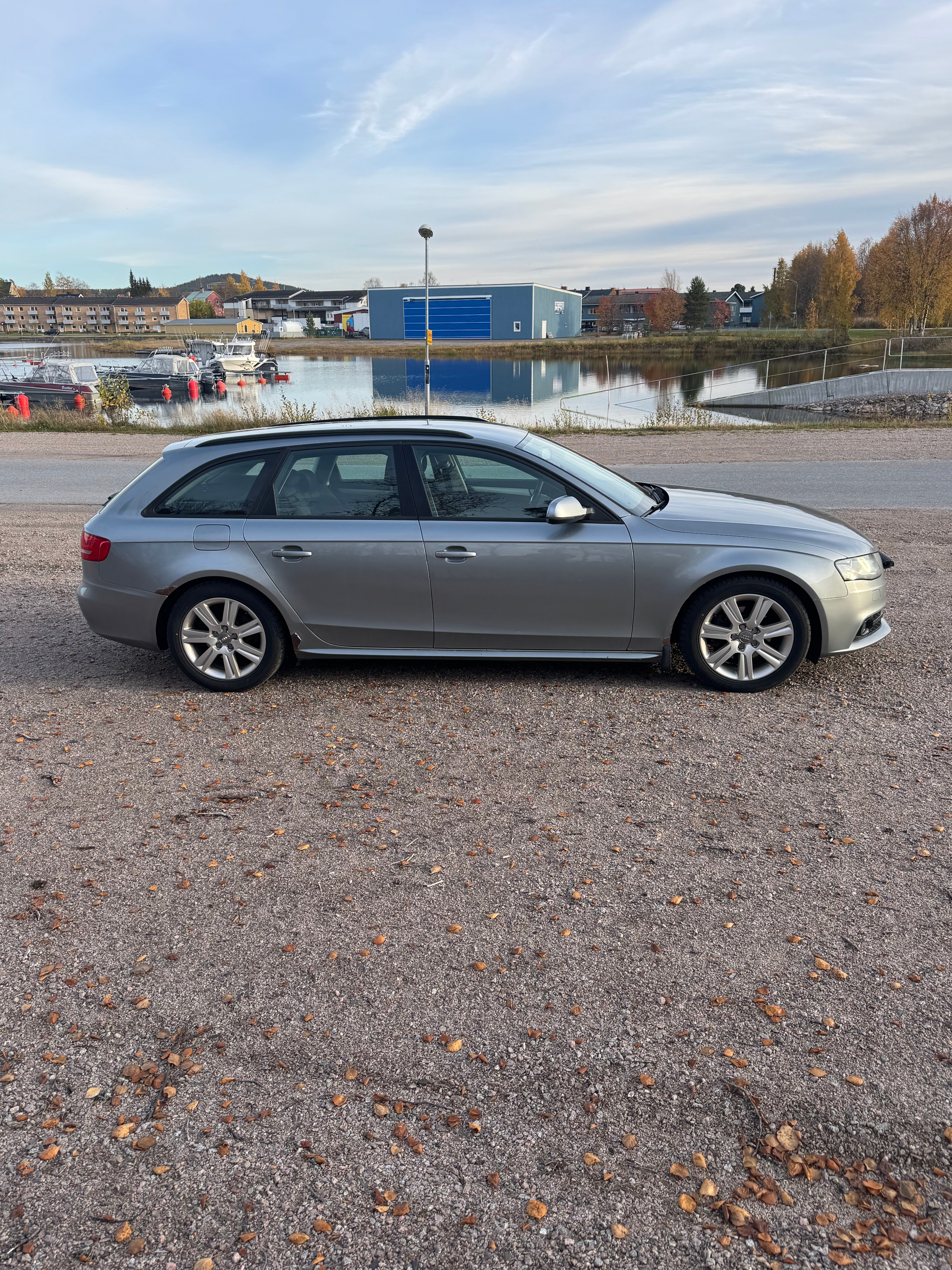 Audi A4 2010, bild 3/6