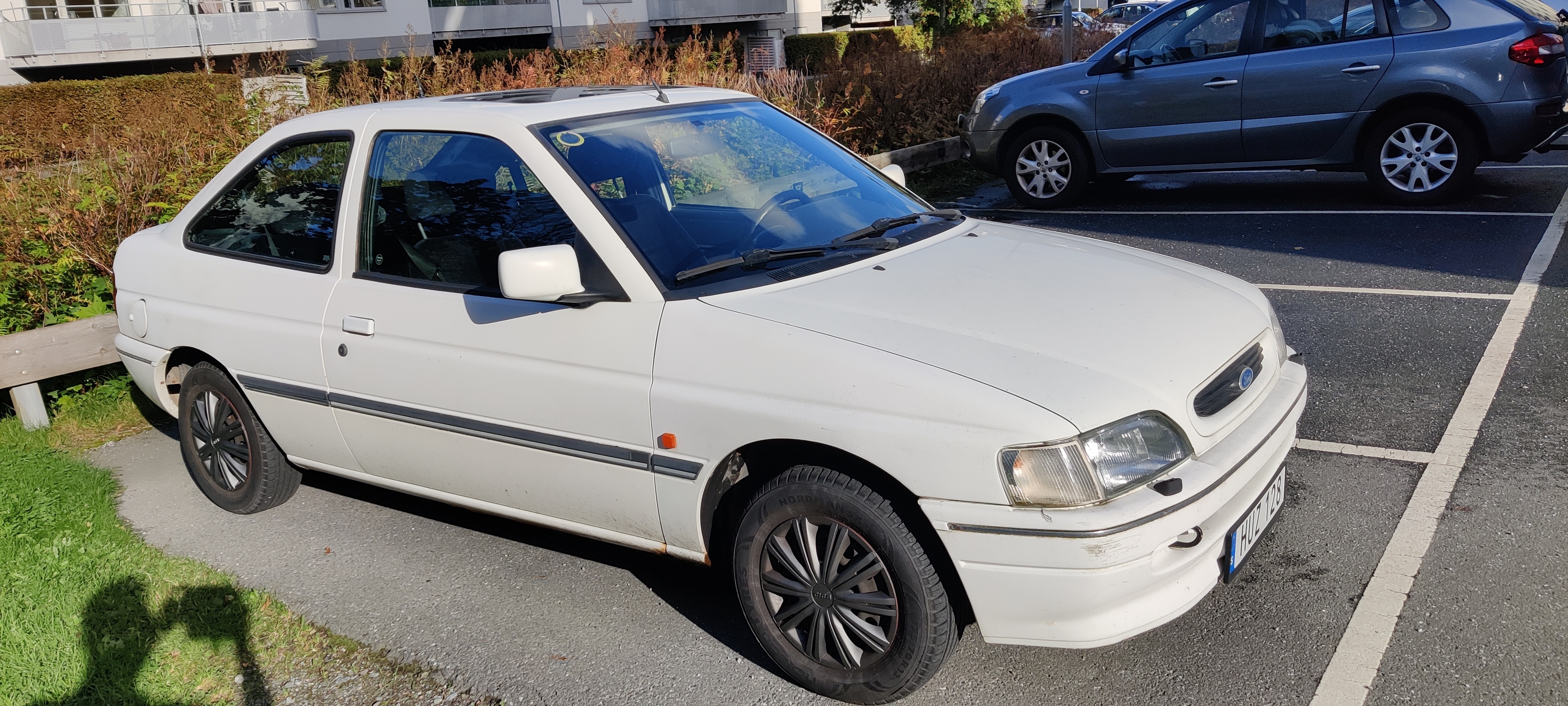 Ford Escort 3-dörrars 1.6 Manuell CLX 1995, bild 2/7