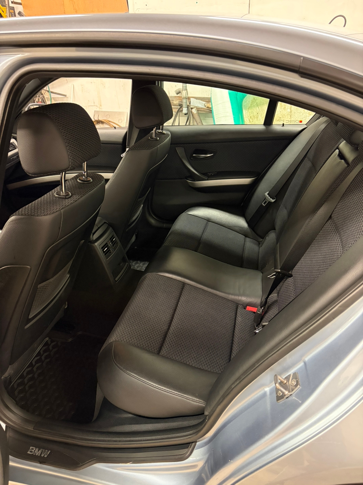 BMW 320 2011, photo 6/7