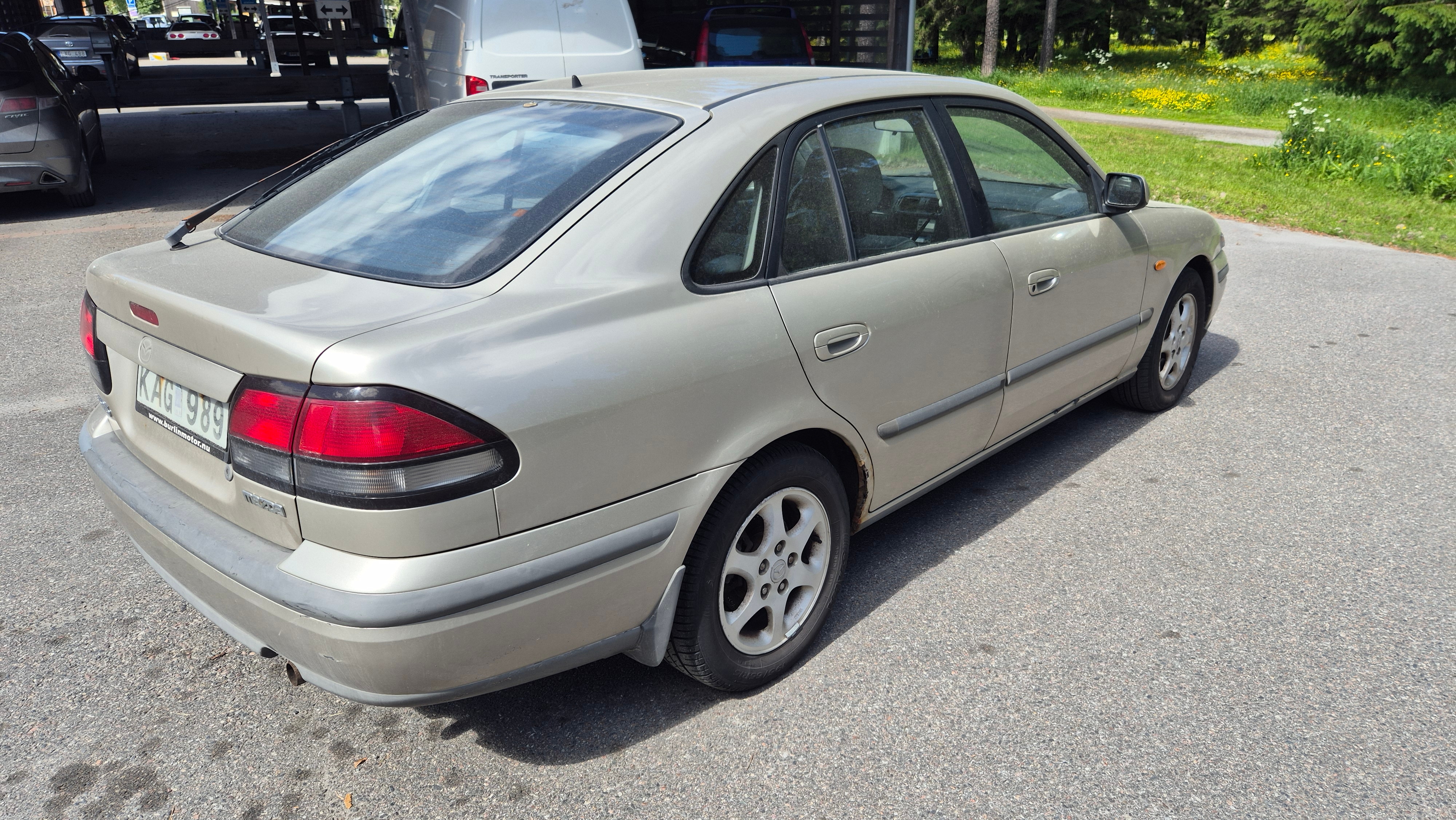 Mazda 626 Halvkombi 2.0 Manuell 1998, bild 6/9