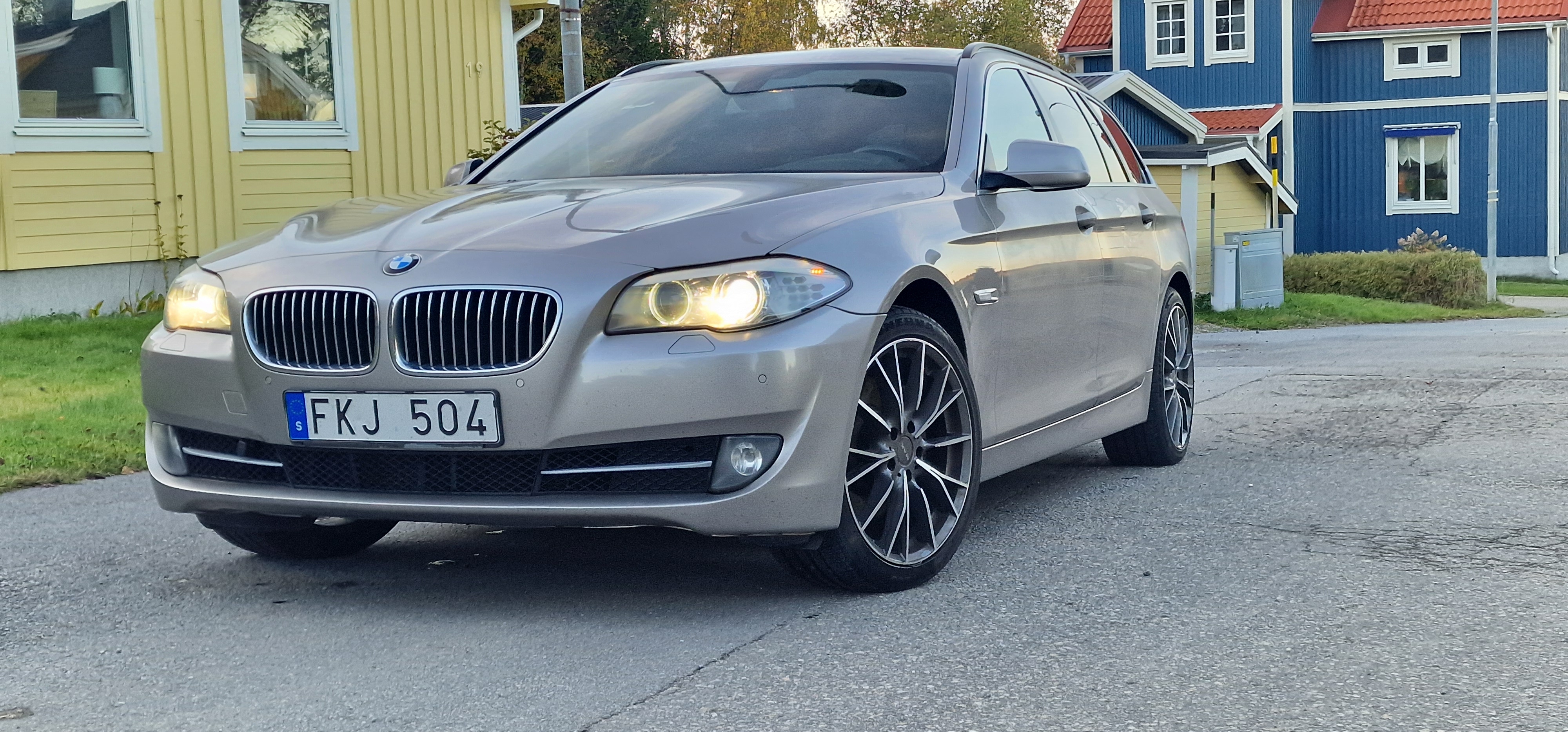 BMW 525 d xDrive Touring Steptronic 2013, photo 2/10