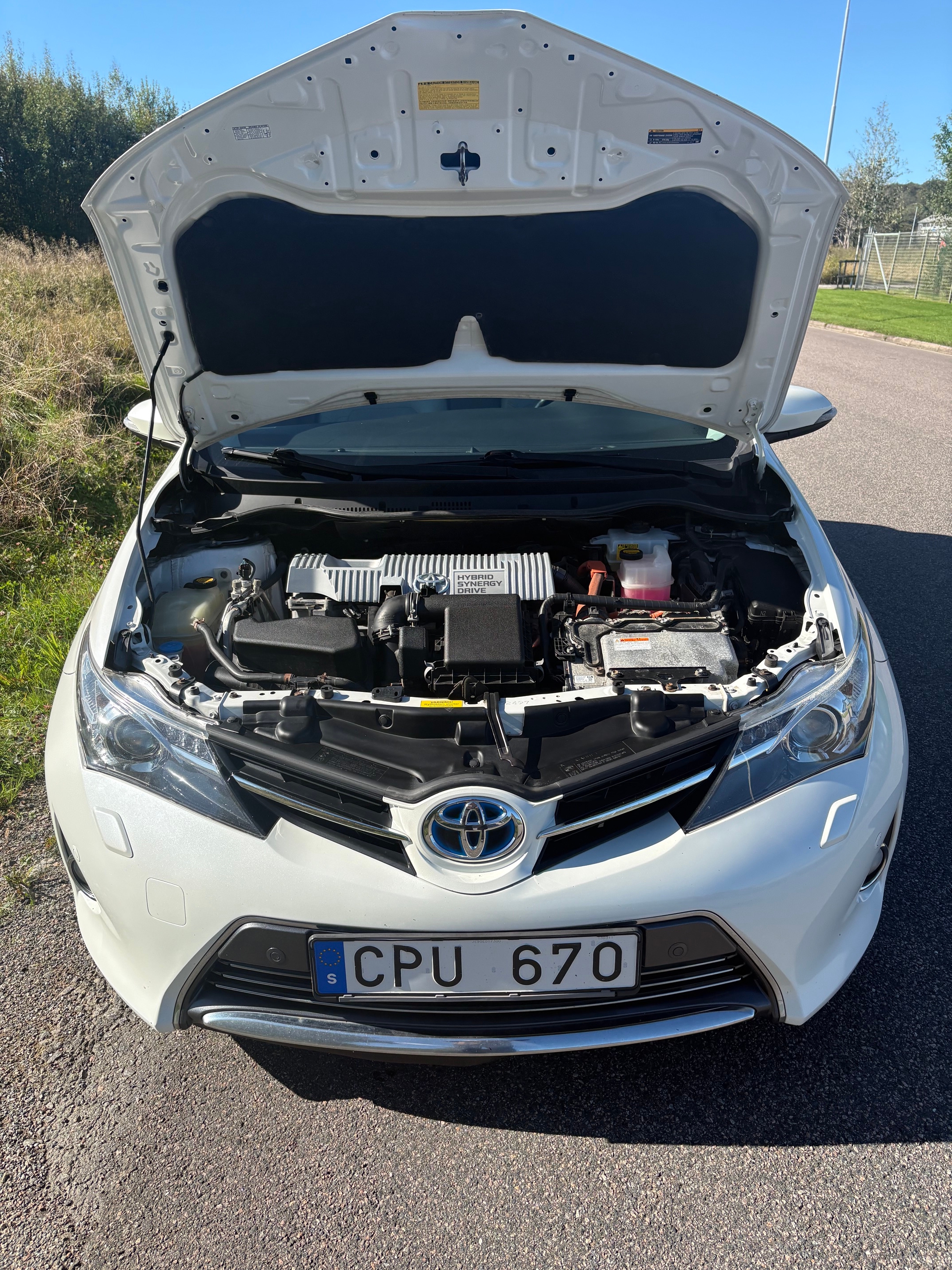 Toyota Auris Hybrid e-CVT 2013, bild 2/10