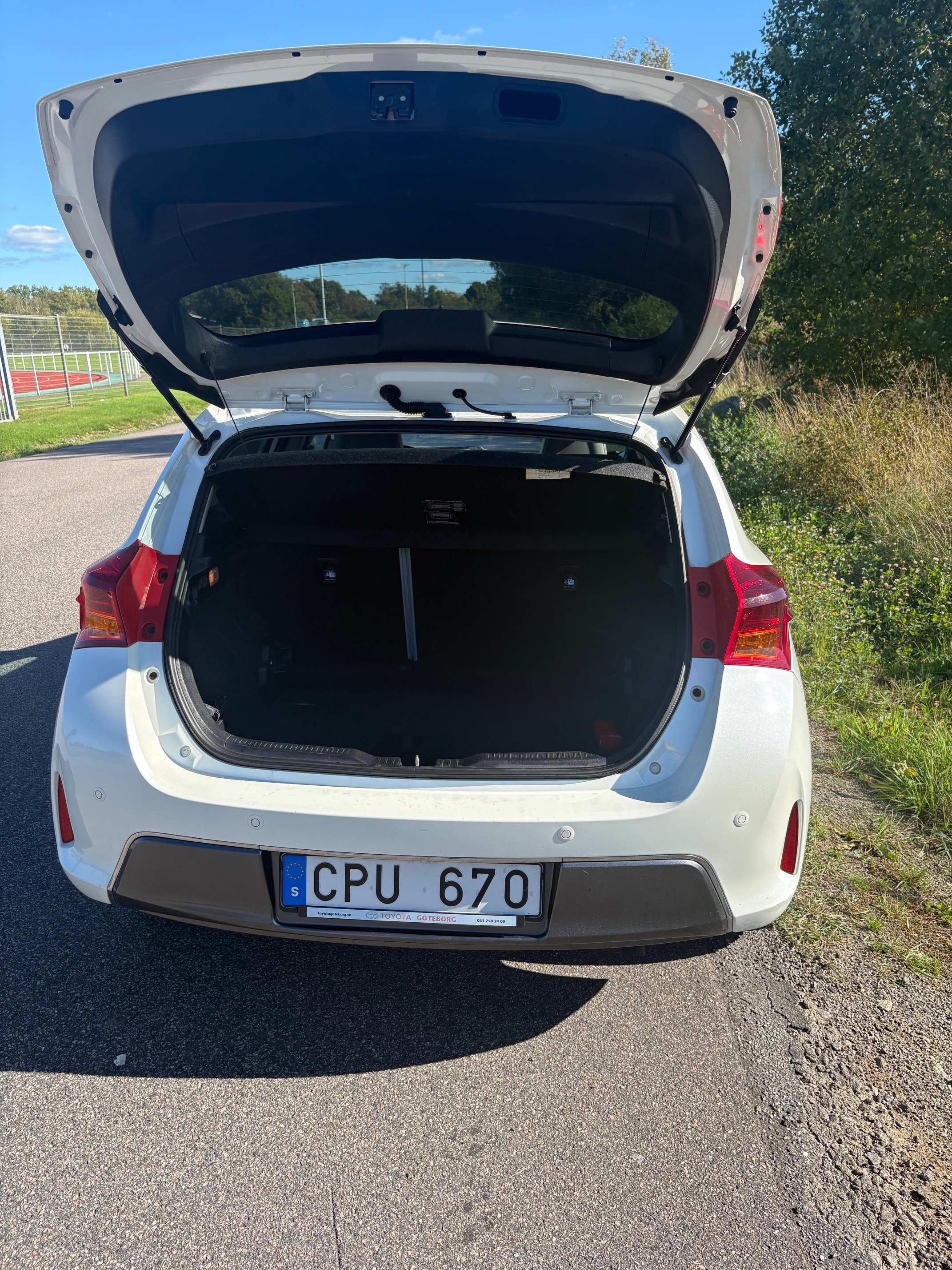 Toyota Auris Hybrid e-CVT 2013, bild 7/10