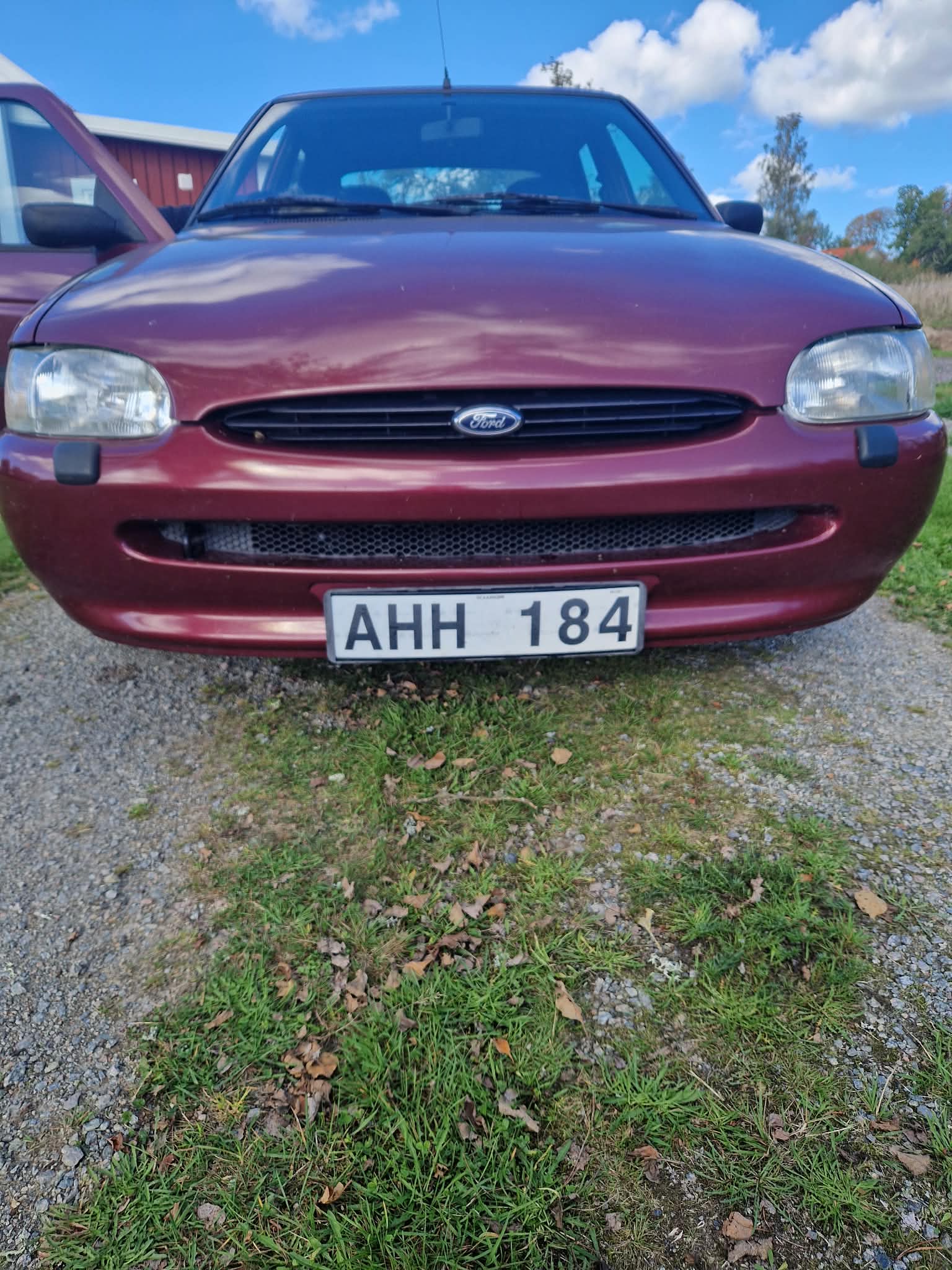 Ford Escort 5-dörrars 1.8 Manuell 1996, bild 2/10