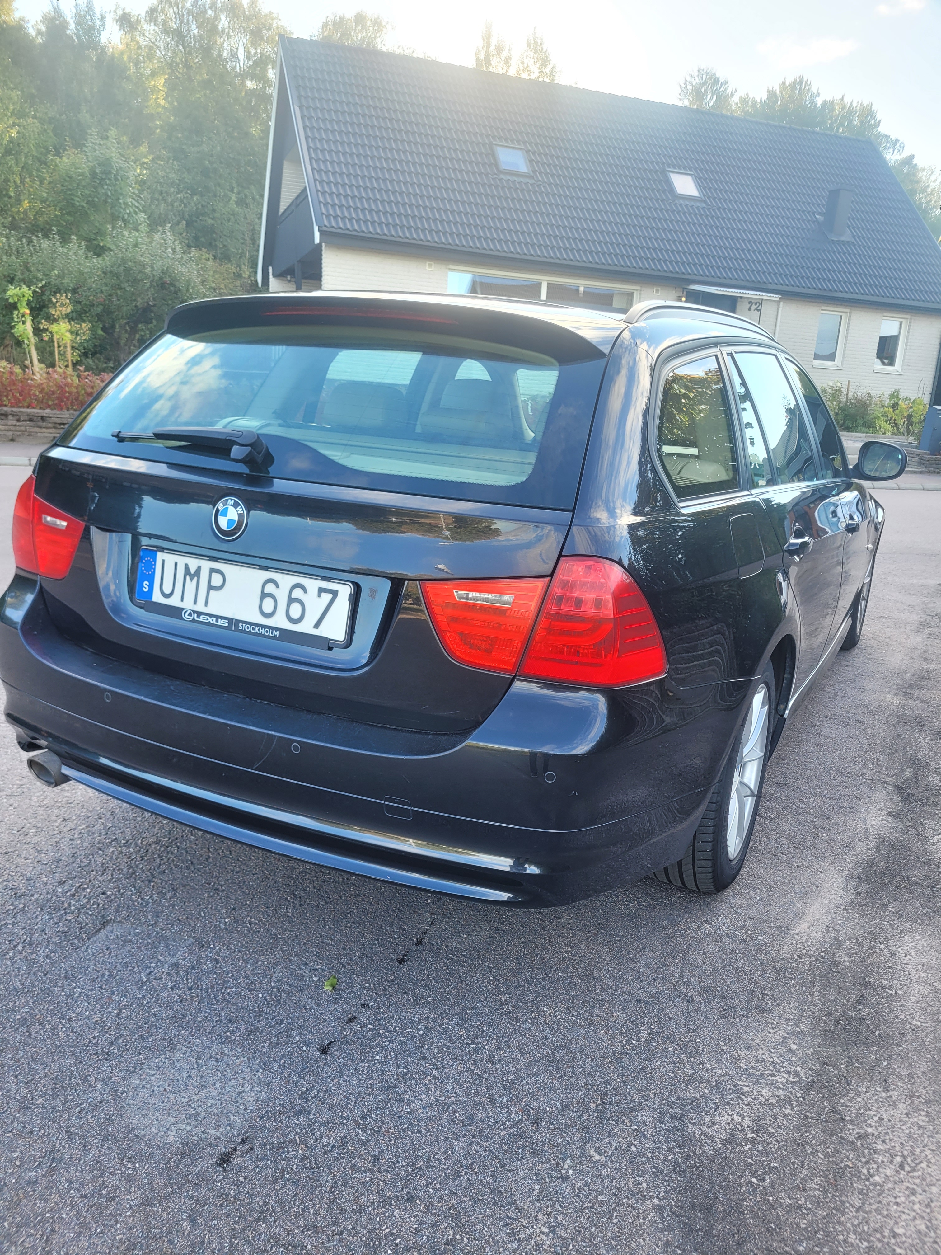 BMW 320 d xDrive Touring Manuell 2011, kuva 2/2