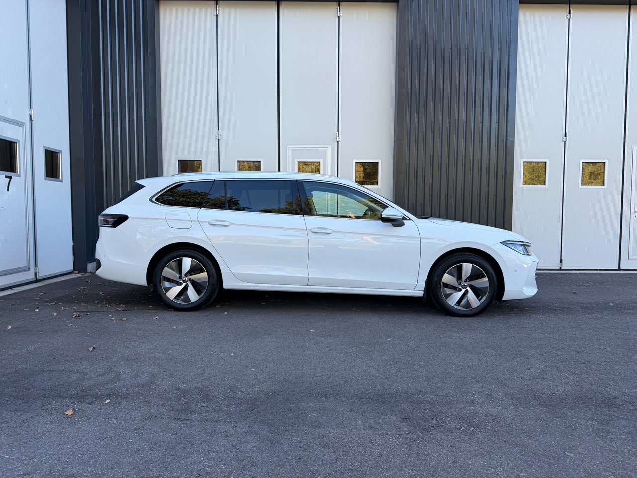 Volkswagen Passat 2024, bild 2/10