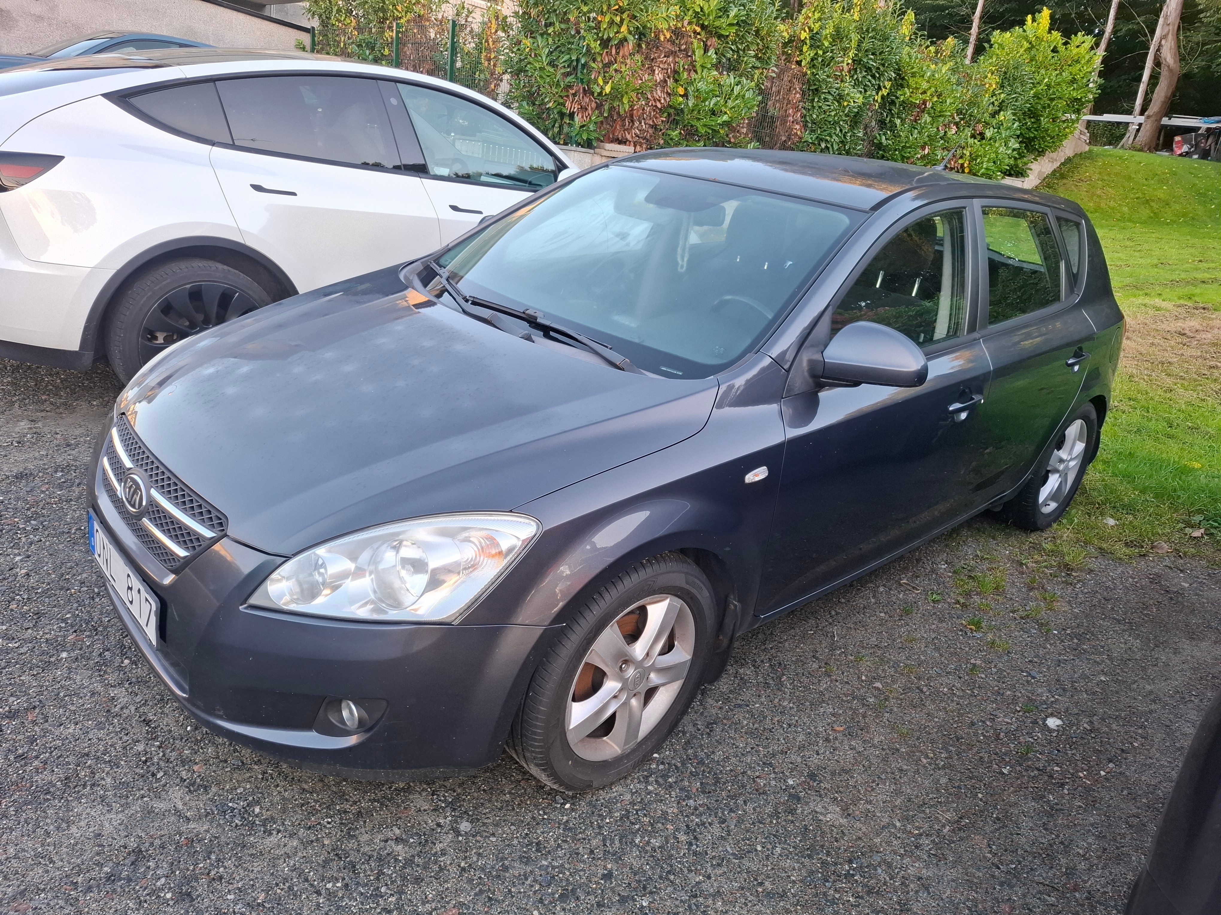 Kia Ceed 1.6 CRDi Manuell 2008, kuva 2/5