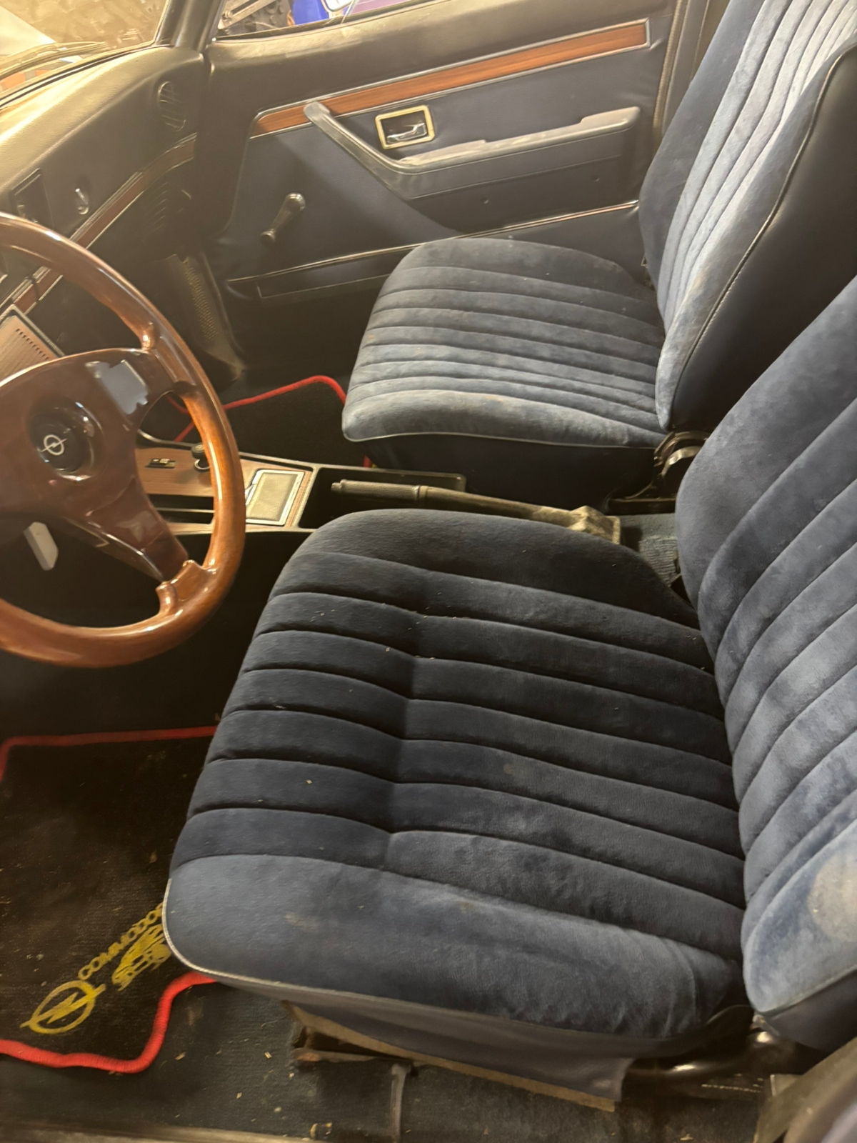 Opel Commodore 2.8 Automatisk 1977, bild 2/10