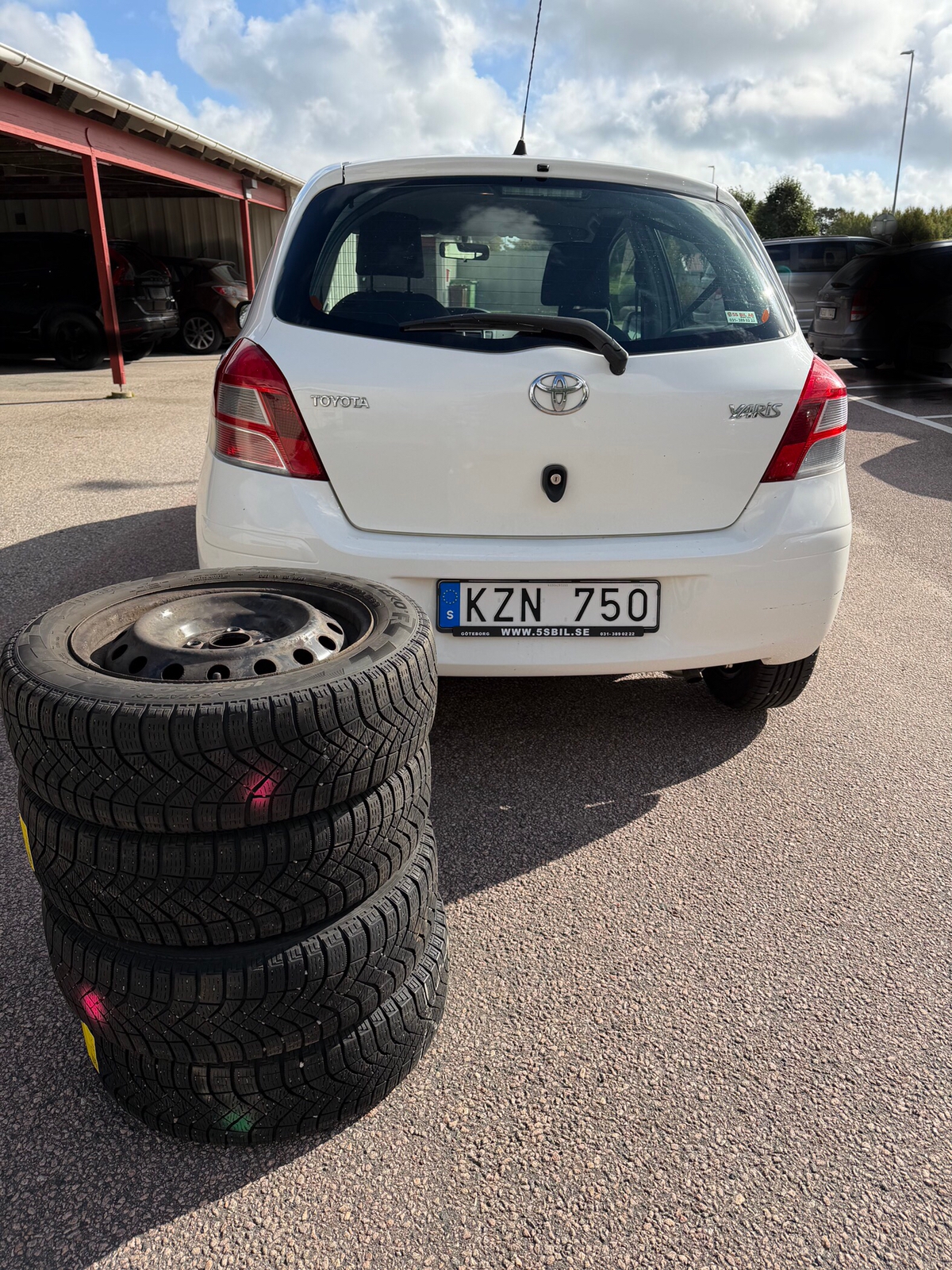 Toyota Yaris 5-dörrar 1.0 VVT-i Manuell 2010, bild 4/8