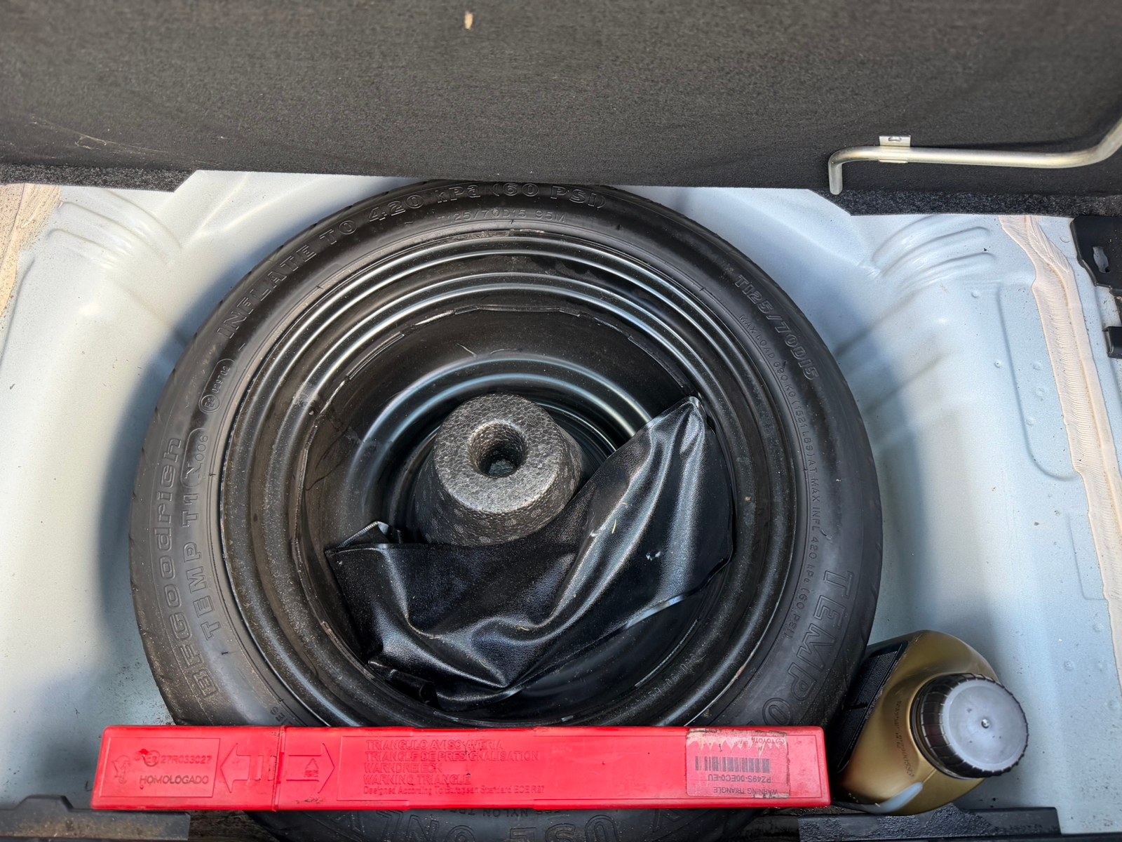 Toyota Yaris 5-dörrar 1.0 VVT-i Manuell 2010, bild 5/8