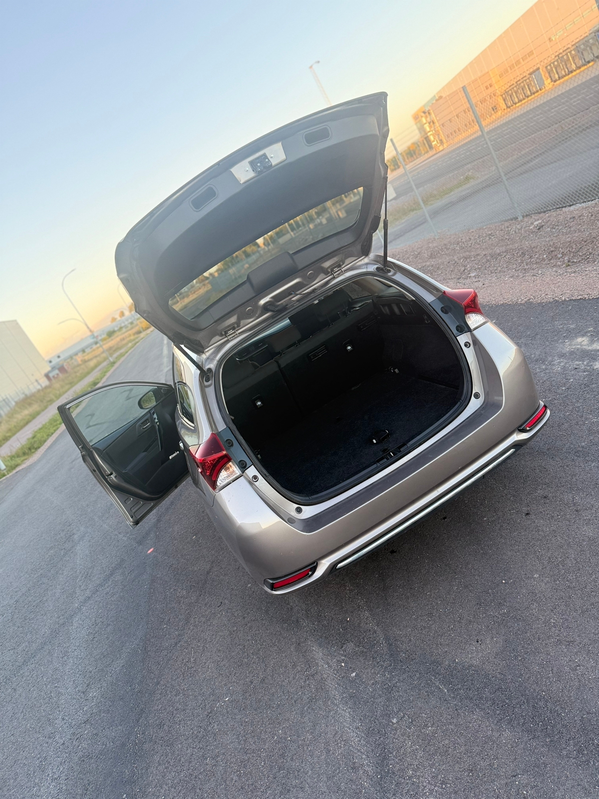 Toyota Auris Touring Sports Hybrid e-CVT 2015, bild 5/10