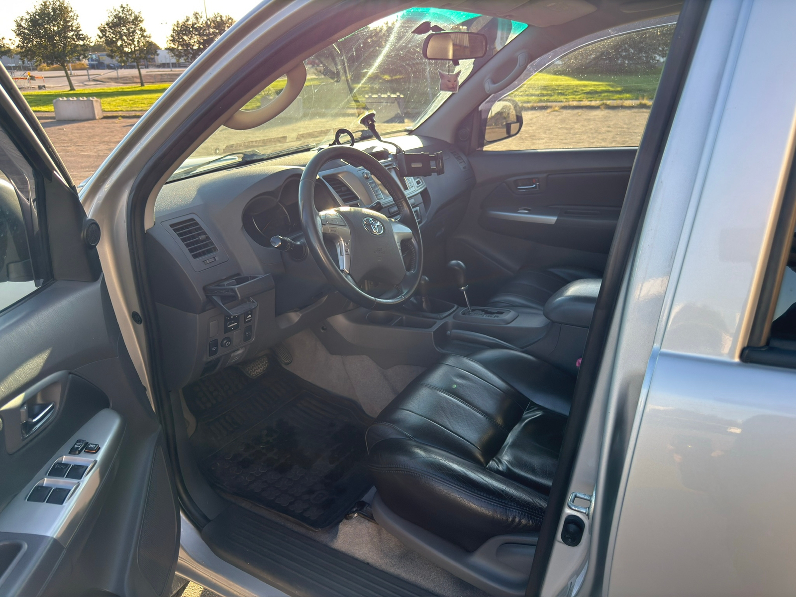 Toyota HiLux 2012, bild 6/10