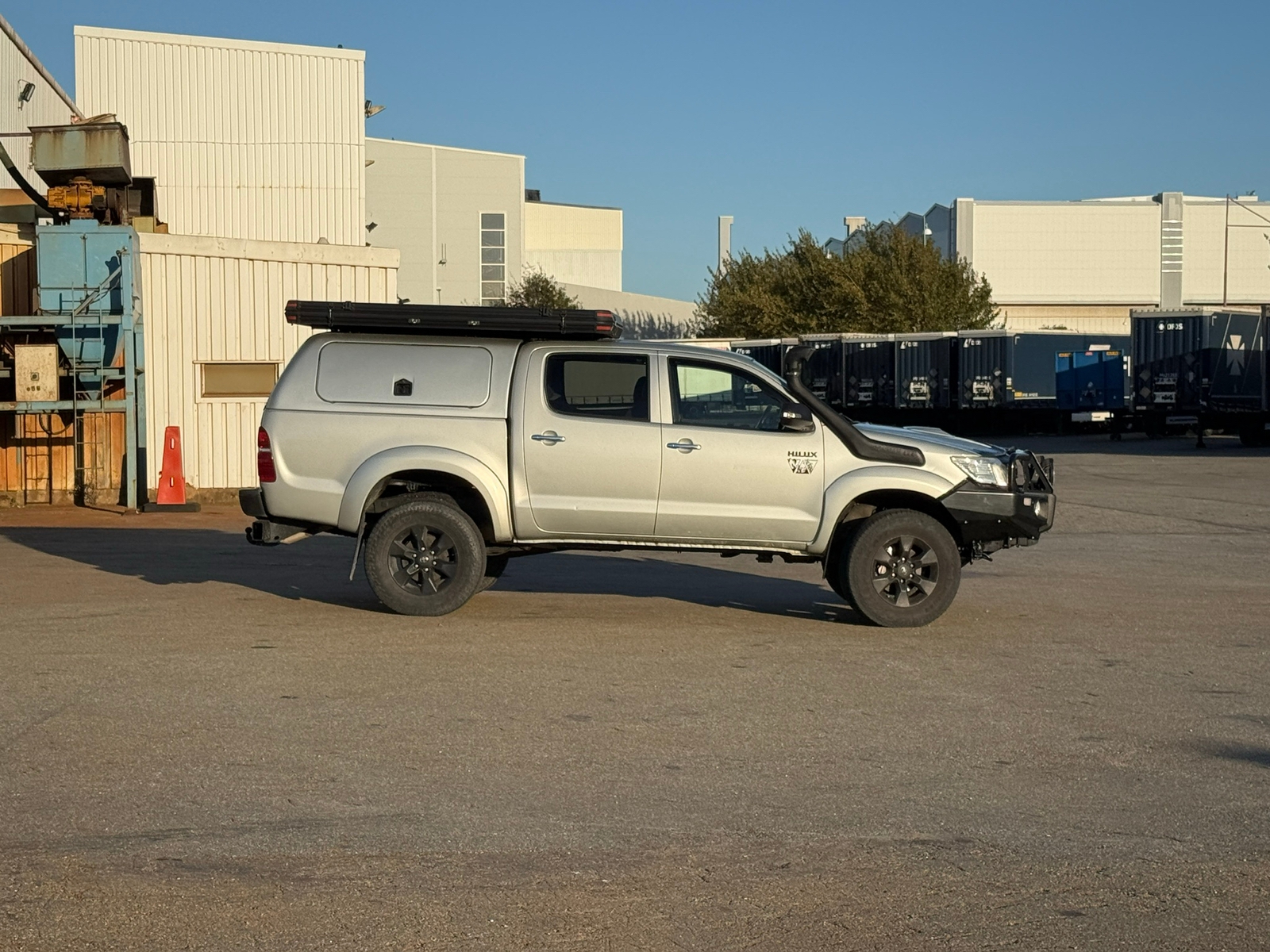 Toyota HiLux 2012, bild 2/10