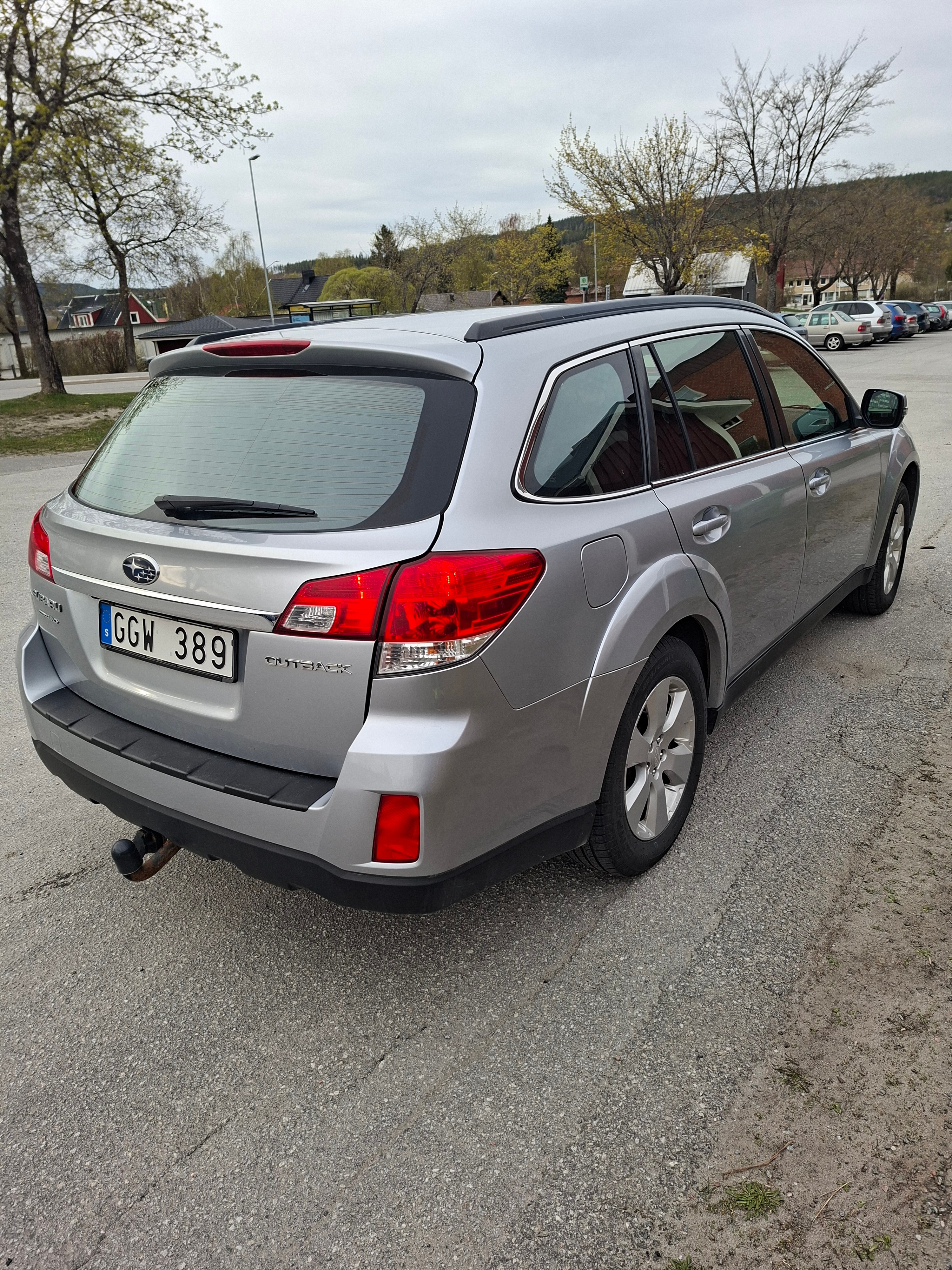 Subaru Outback 2.5 4WD Lineartronic 2012, photo 4/8