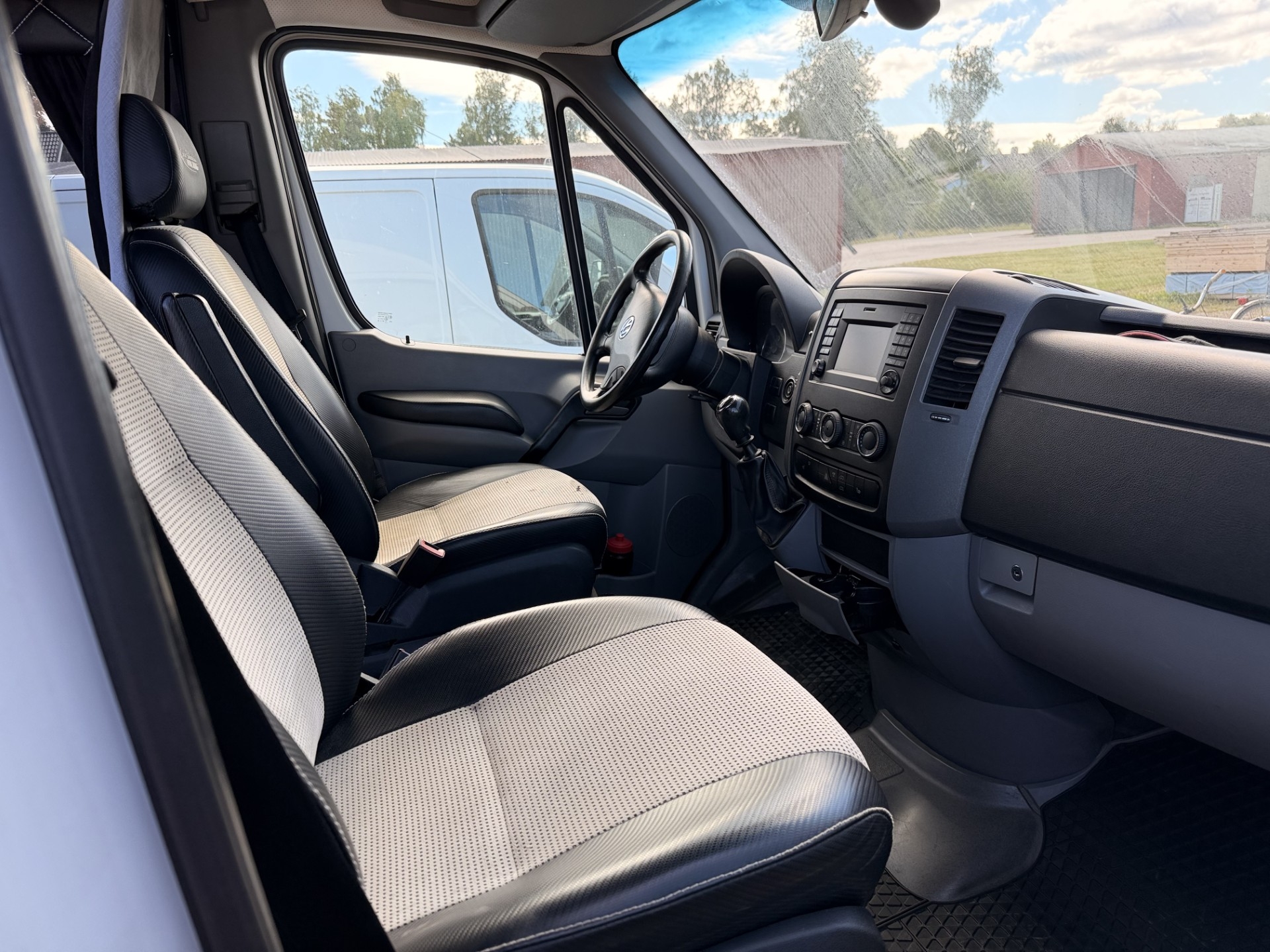 Volkswagen Crafter 35 2.0 TDI Manuell 2015, bild 3/6