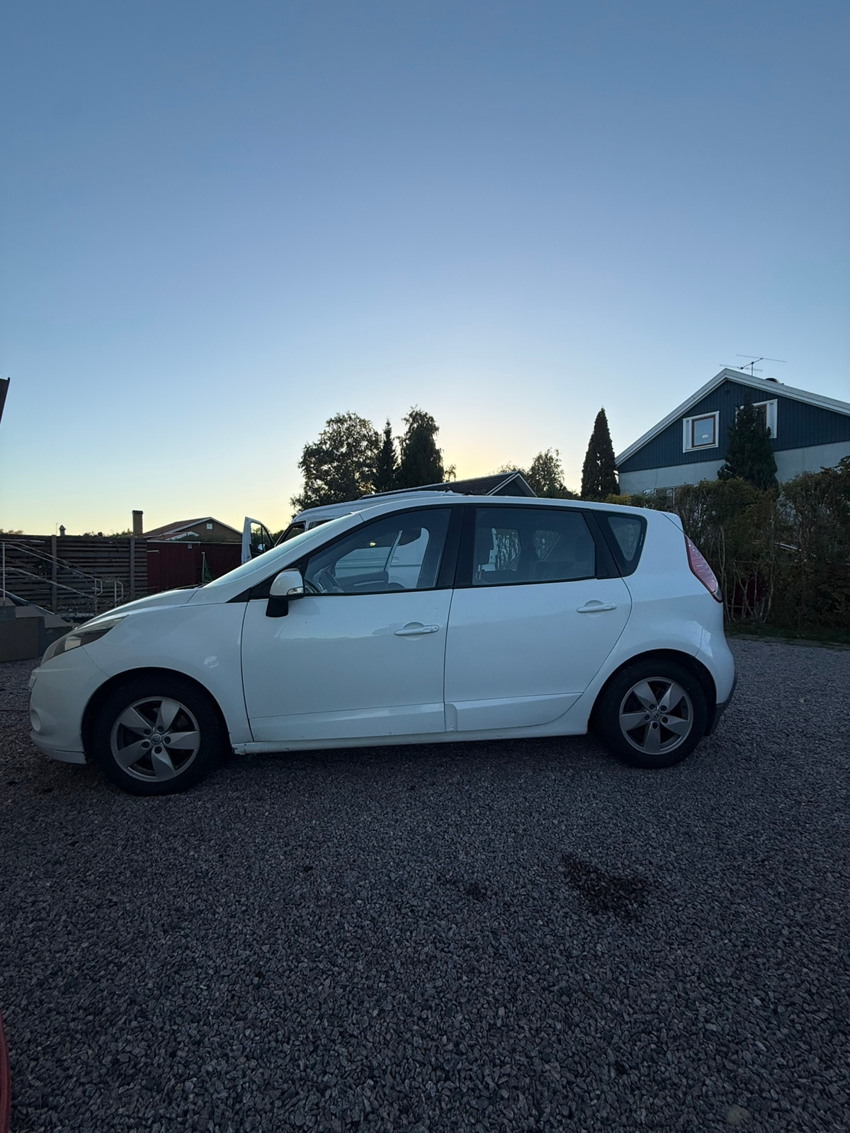 Renault Scenic III 1.9 dCi Manuell 2010, bild 5/10