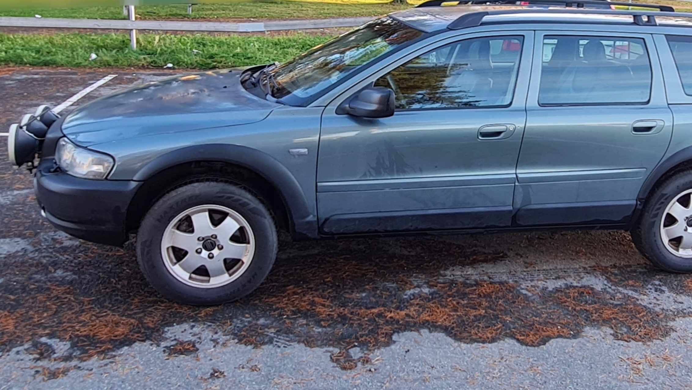 Volvo XC70 V 2.4T AWD Automatisk 2001, bild 2/10