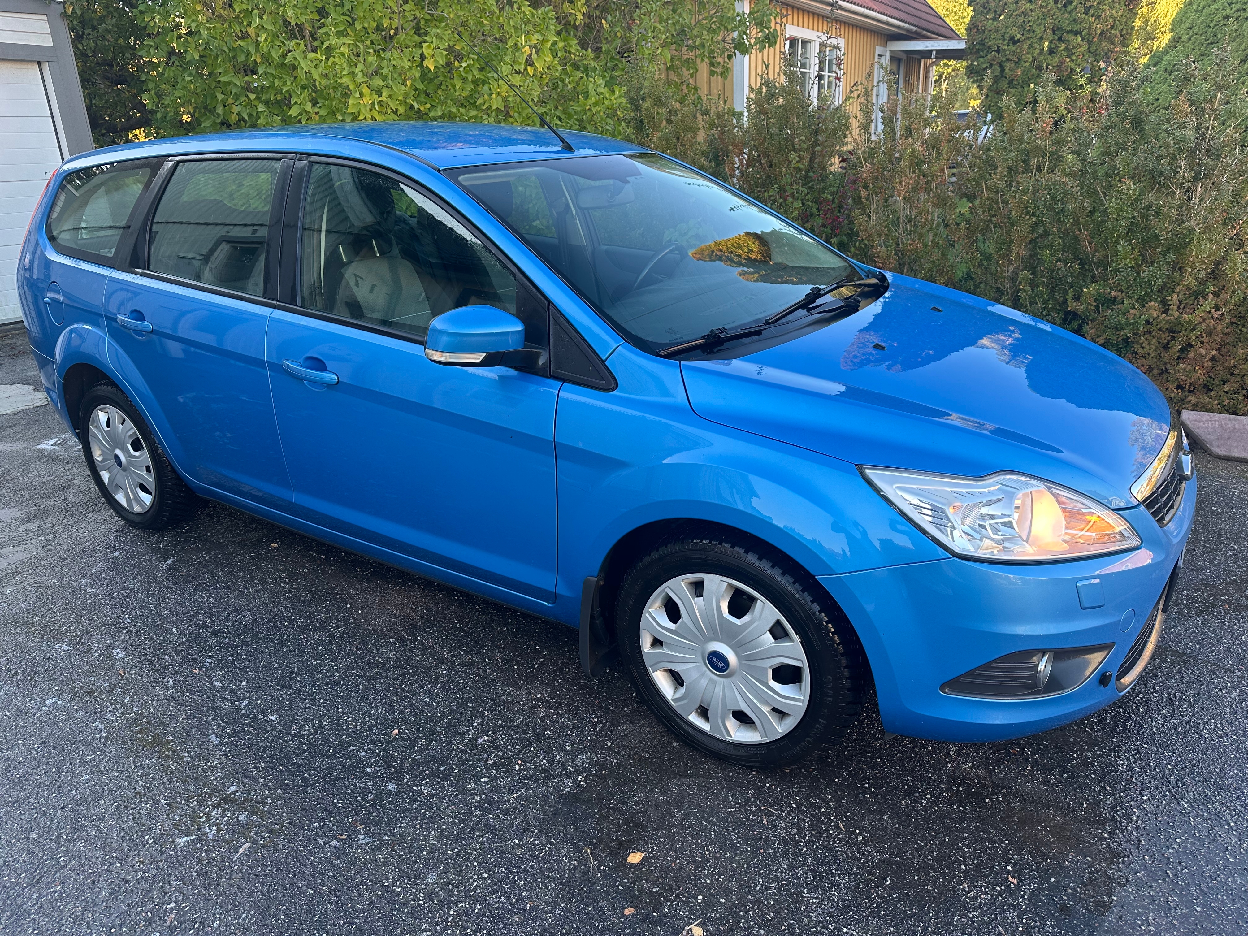 Ford Focus Kombi 1.6 TDCi Manuell 2011, bild 5/6
