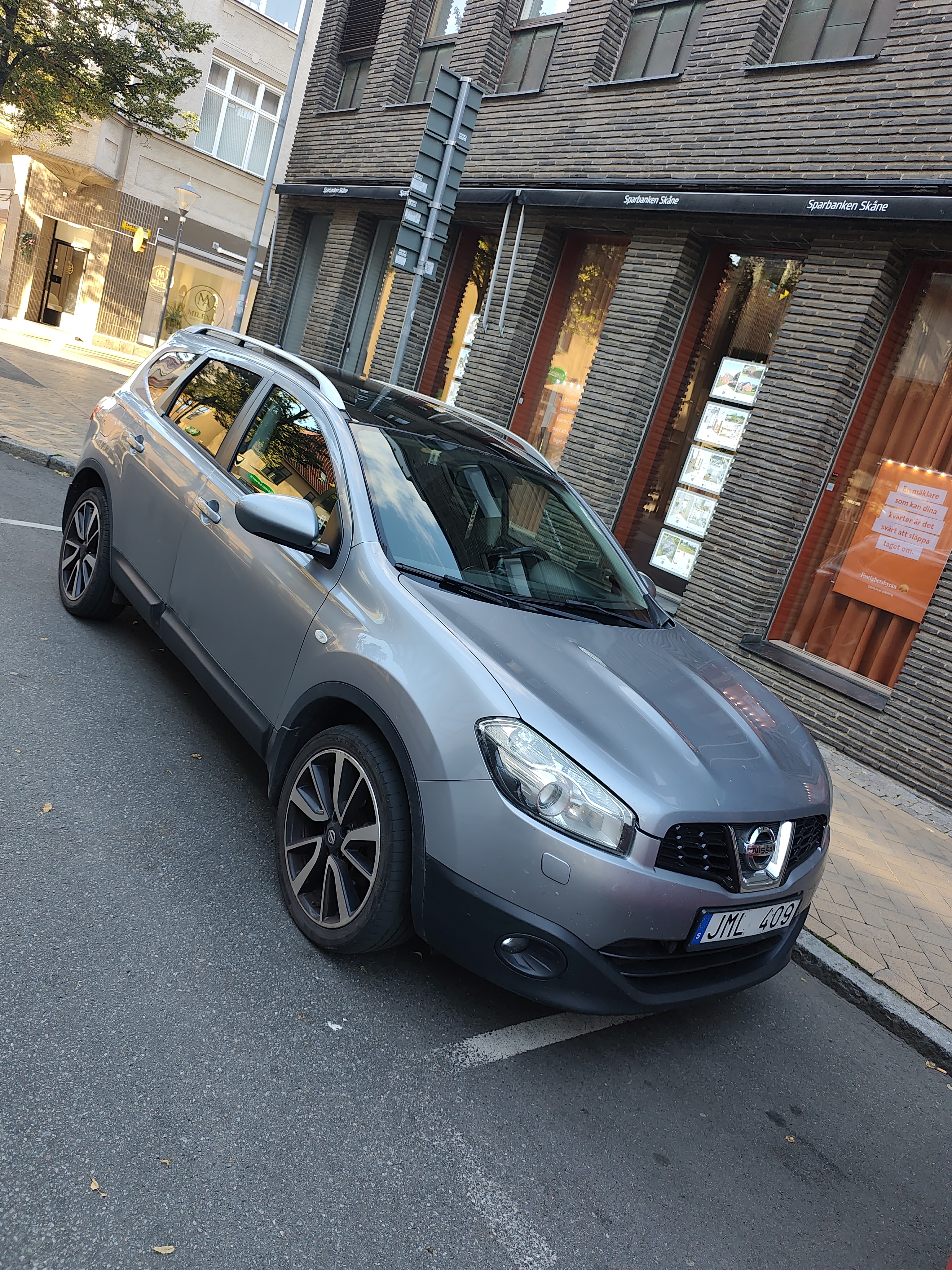 Nissan Qashqai+2 2.0 Manuell 2010, bild 2/5
