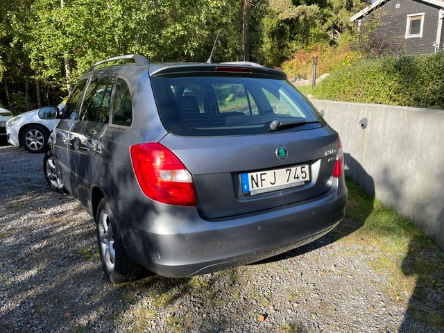 Skoda Fabia Kombi 1.2 TSI Manuell 2013, bild 6/7