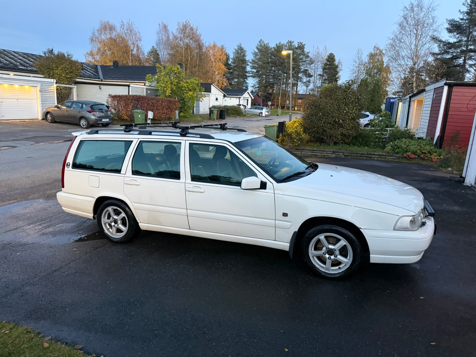 Volvo V70 2.4 Manuell 2000, bild 2/7