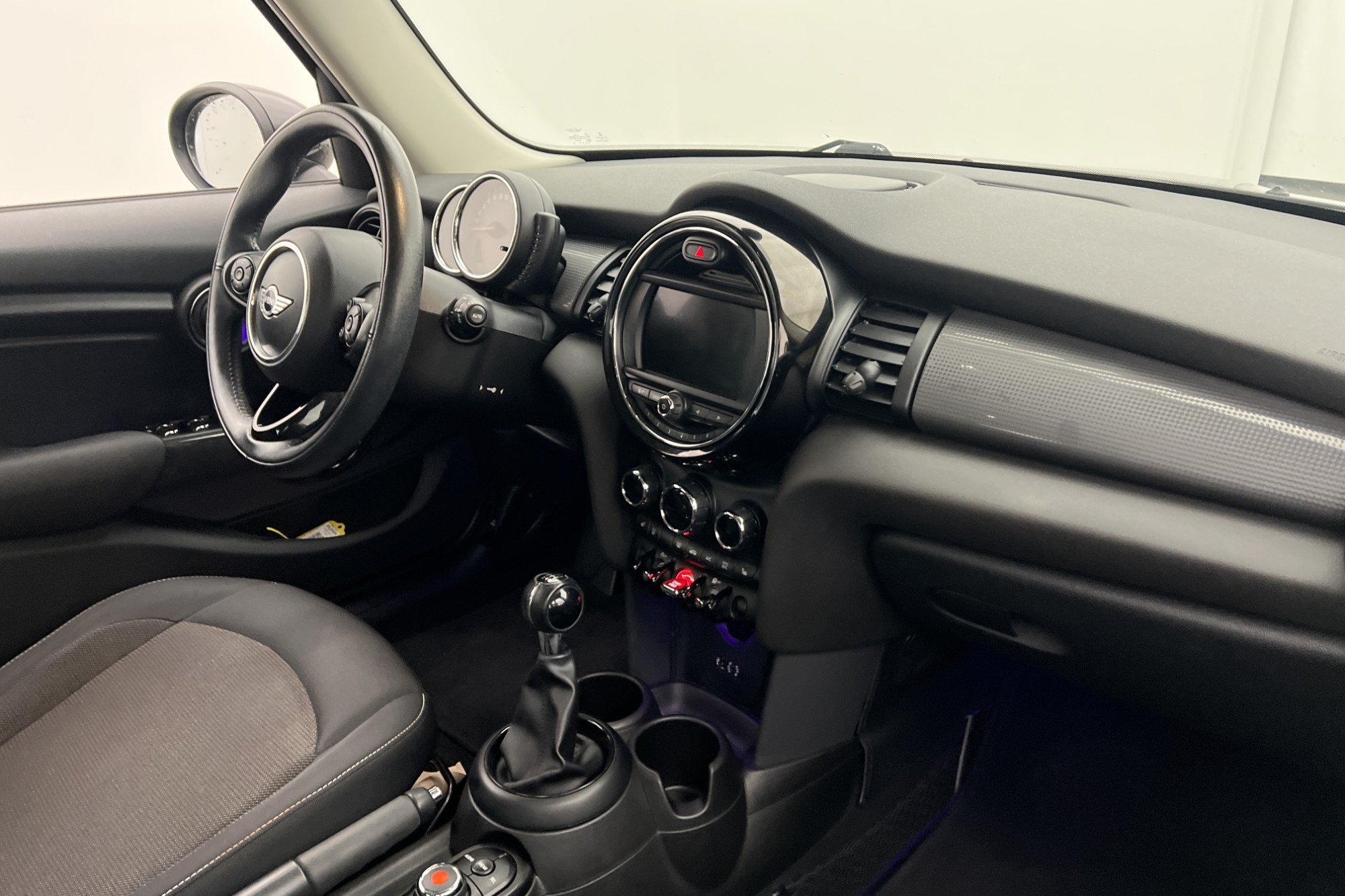 MINI Cooper 5-dörrars Manuell 2017, bild 4/7