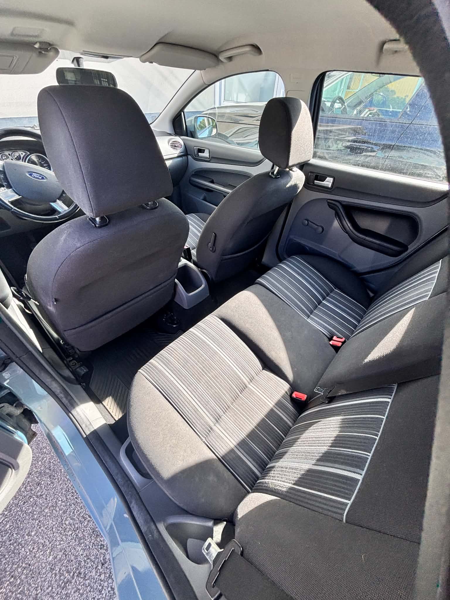 Ford Focus Kombi 1.8 Flexifuel Manuell 2008, bild 3/8
