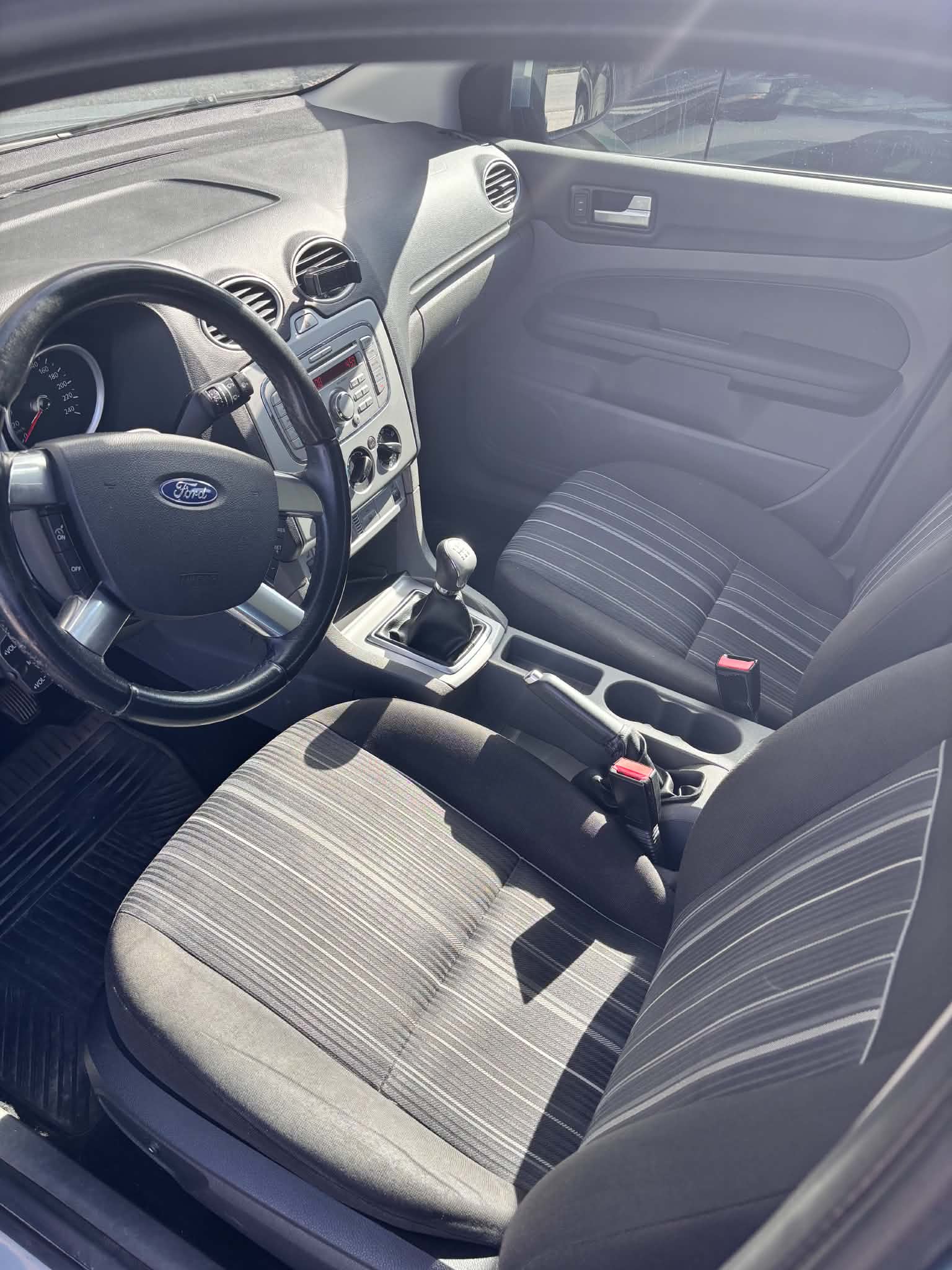Ford Focus Kombi 1.8 Flexifuel Manuell 2008, bild 8/8