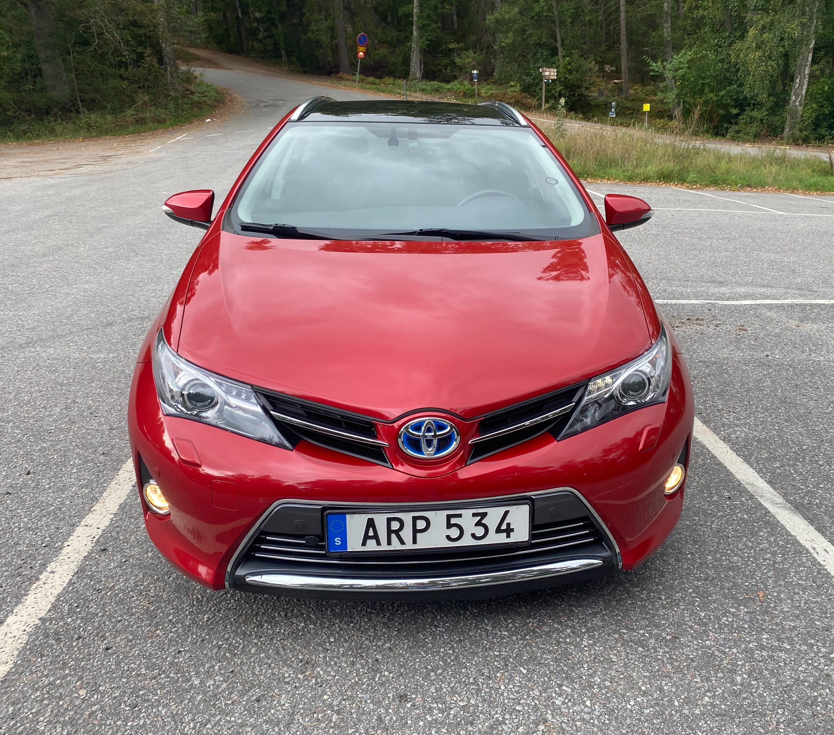 Toyota Auris Hybrid 1.8 Executive 2014, photo 2/10