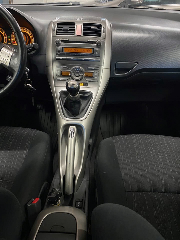 Toyota Auris 2007, bild 5/5
