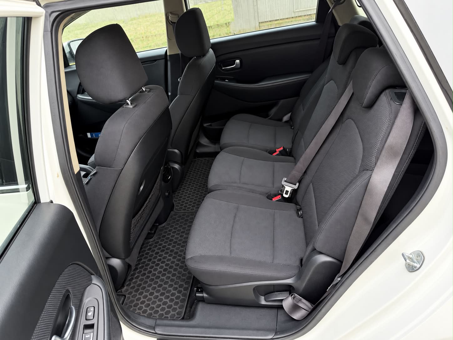 Kia Carens 1.7 CRDi Manuell 2014, bild 6/6