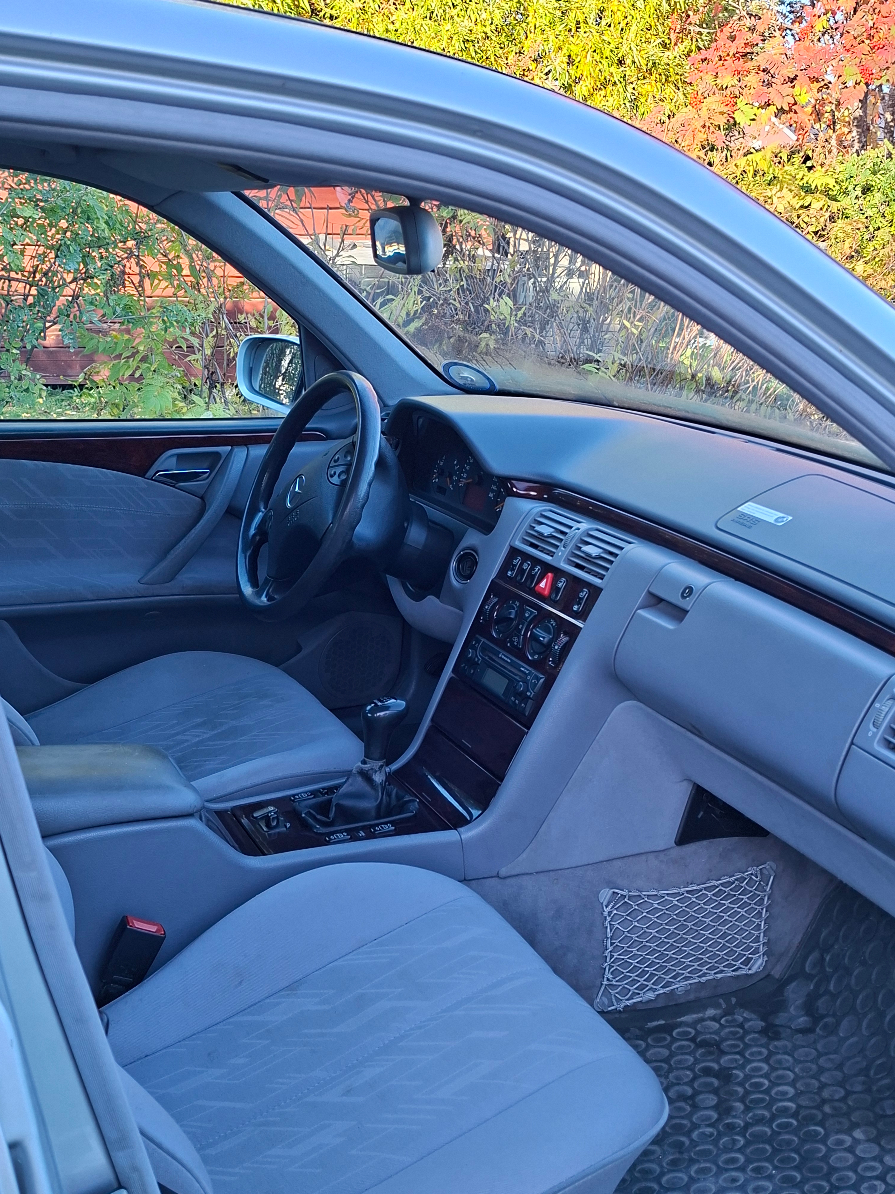 Mercedes-Benz E 270 CDI Manuell 2000, bild 6/7
