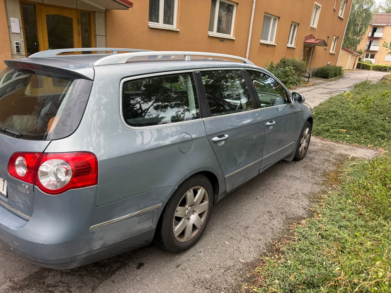 Volkswagen Passat 2010, kuva 3/4