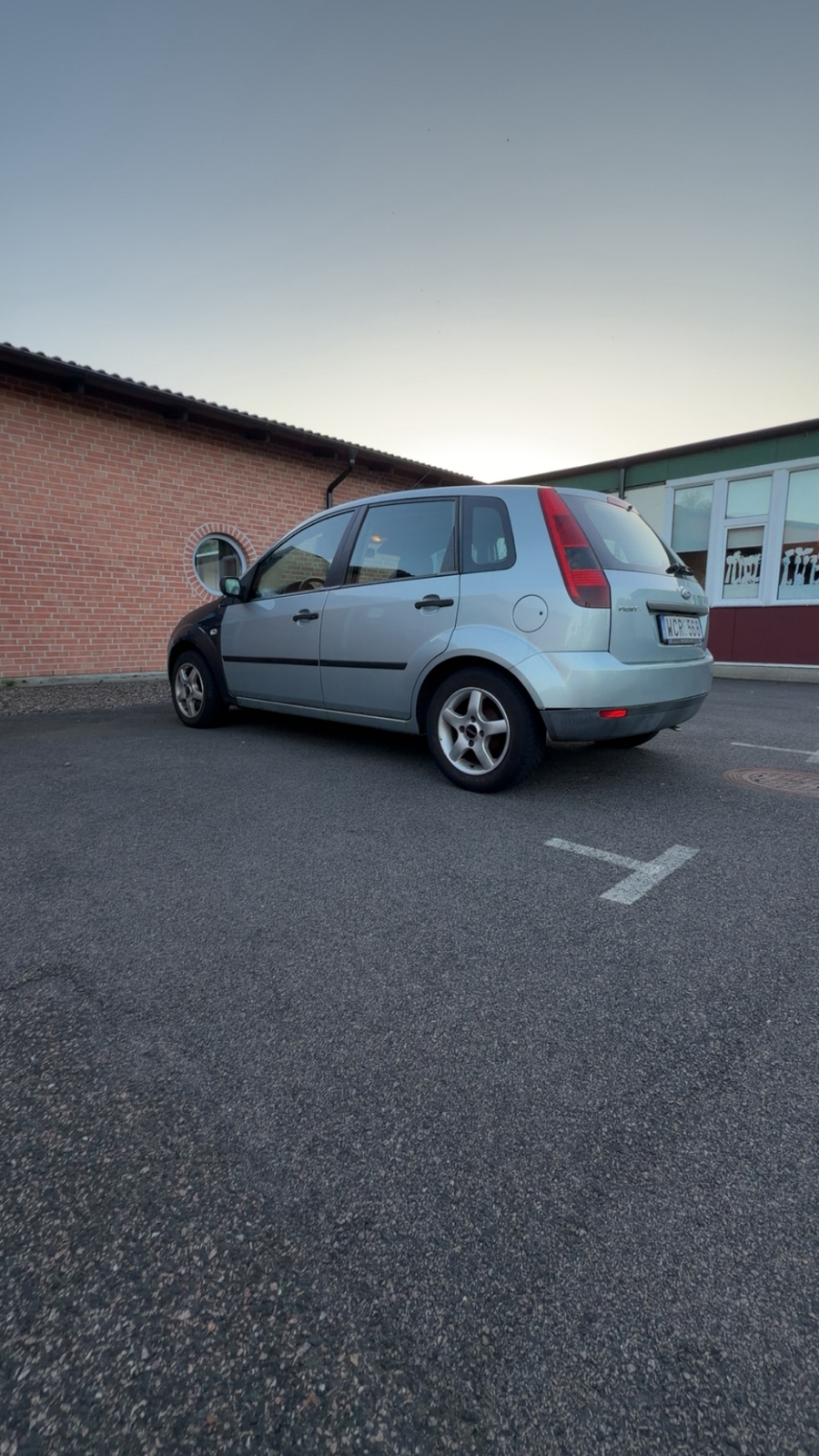 Ford Fiesta 5-dörrar 1.3 Manuell 2004, bild 2/7