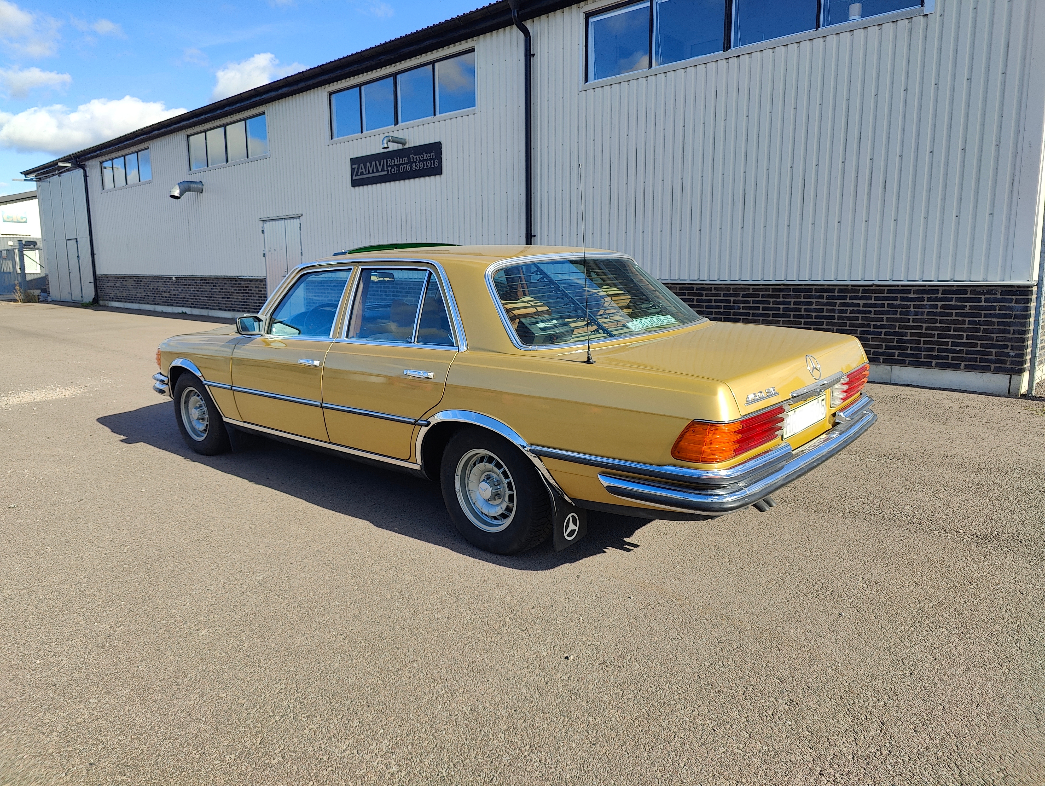 Mercedes-Benz 280 1975, kuva 2/9