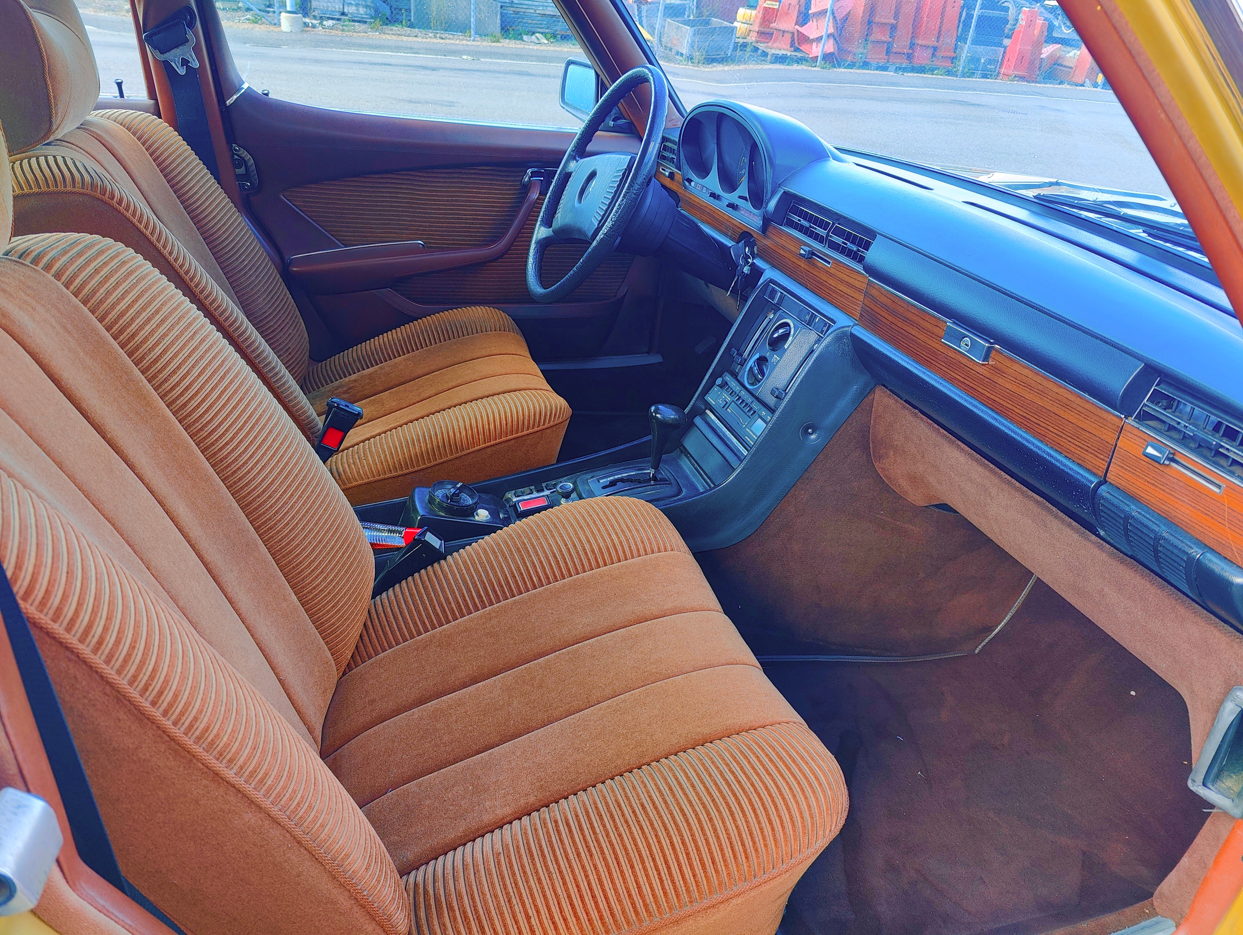 Mercedes-Benz 280 1975, kuva 7/9