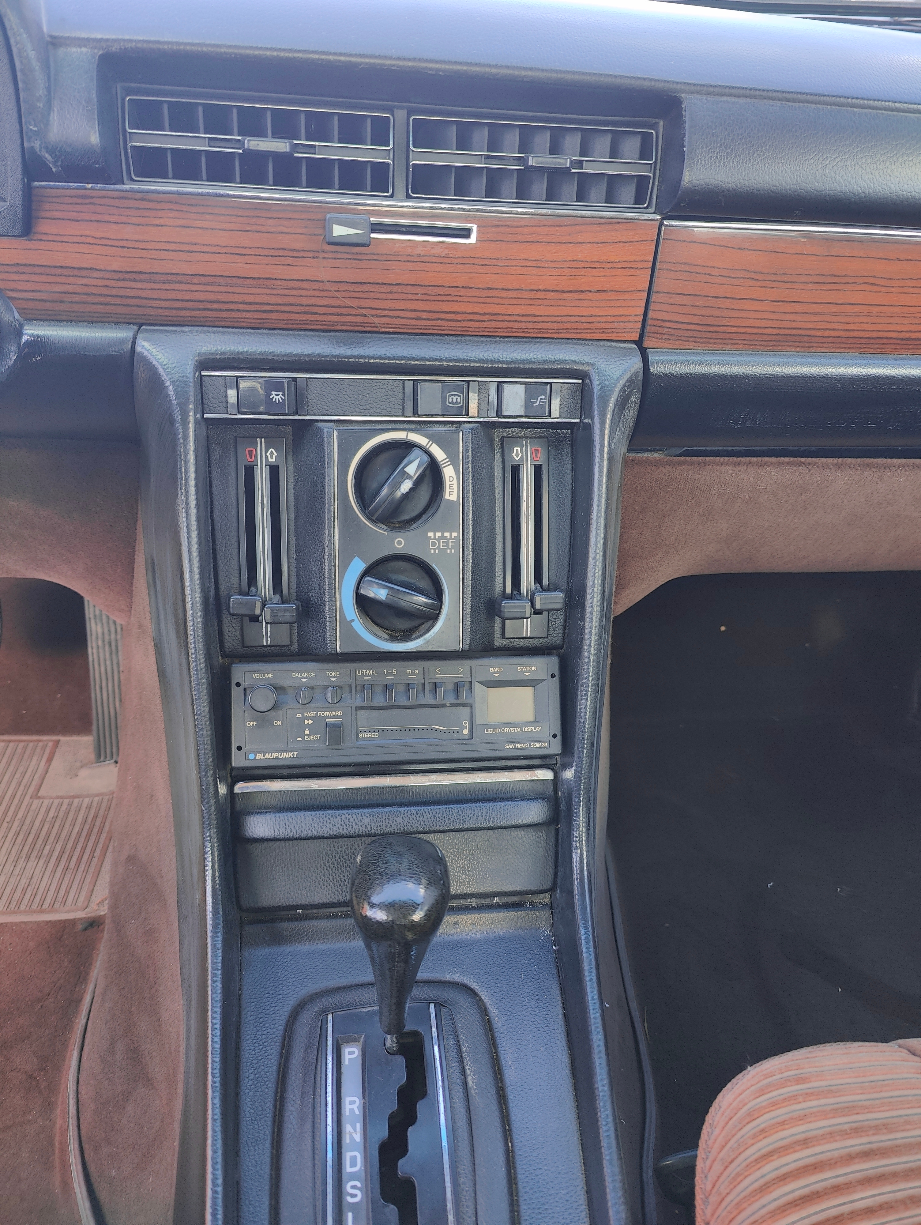 Mercedes-Benz 280 1975, kuva 5/9