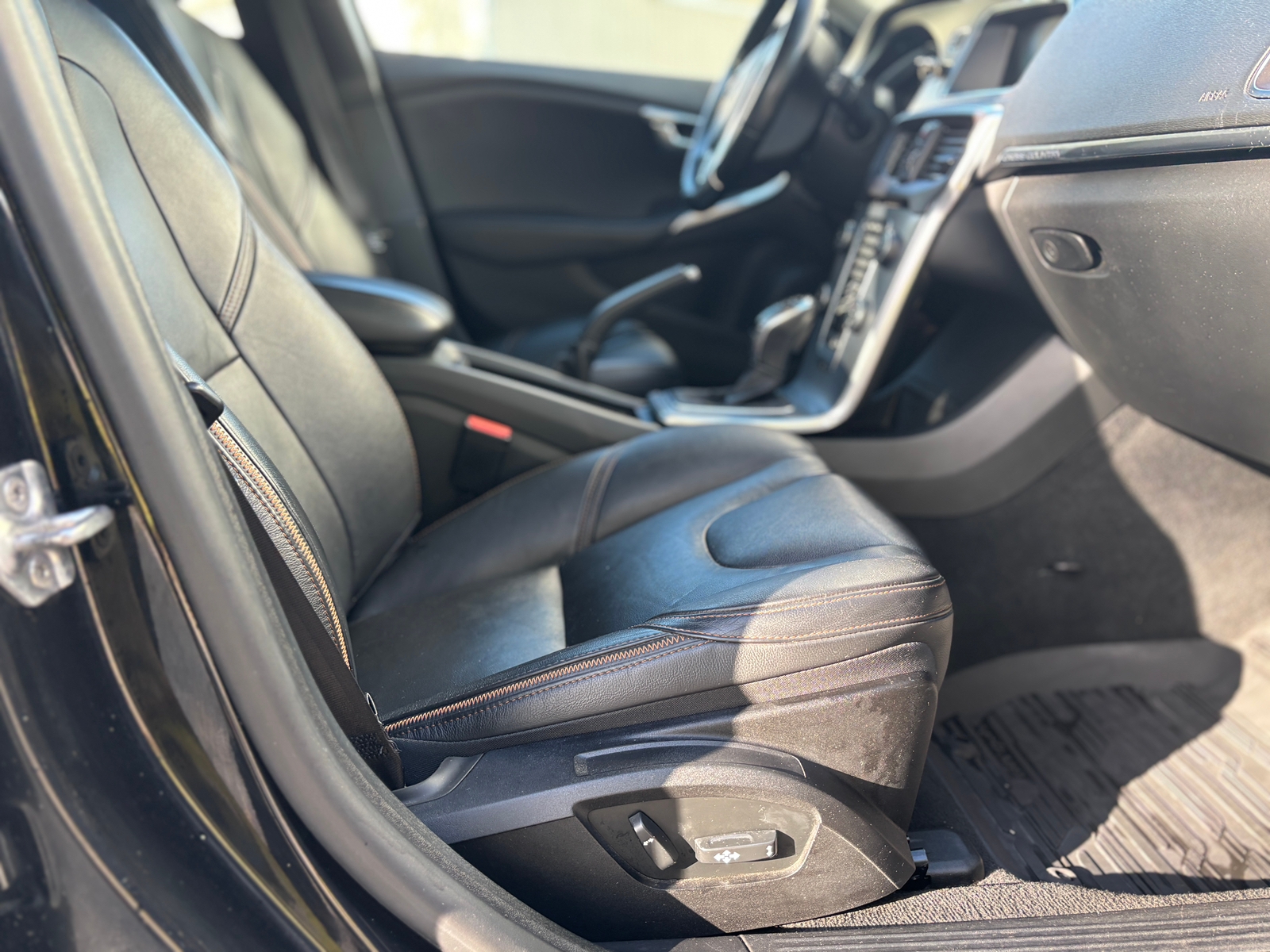 Volvo V40 Cross Country D3 Geartronic 2019, photo 5/6
