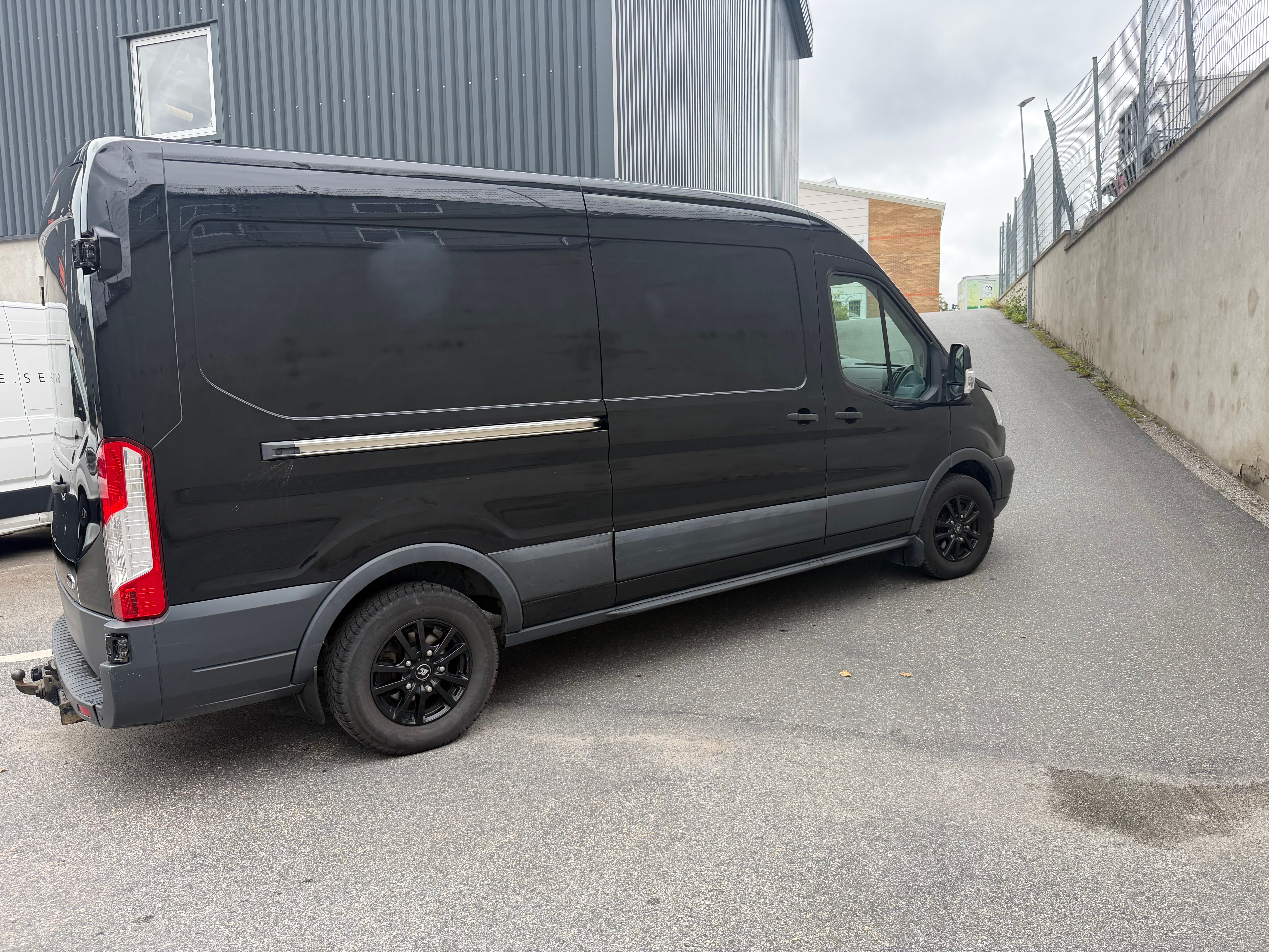 Ford Transit 350 2.0 TDCi SelectShift 2018, bild 3/3