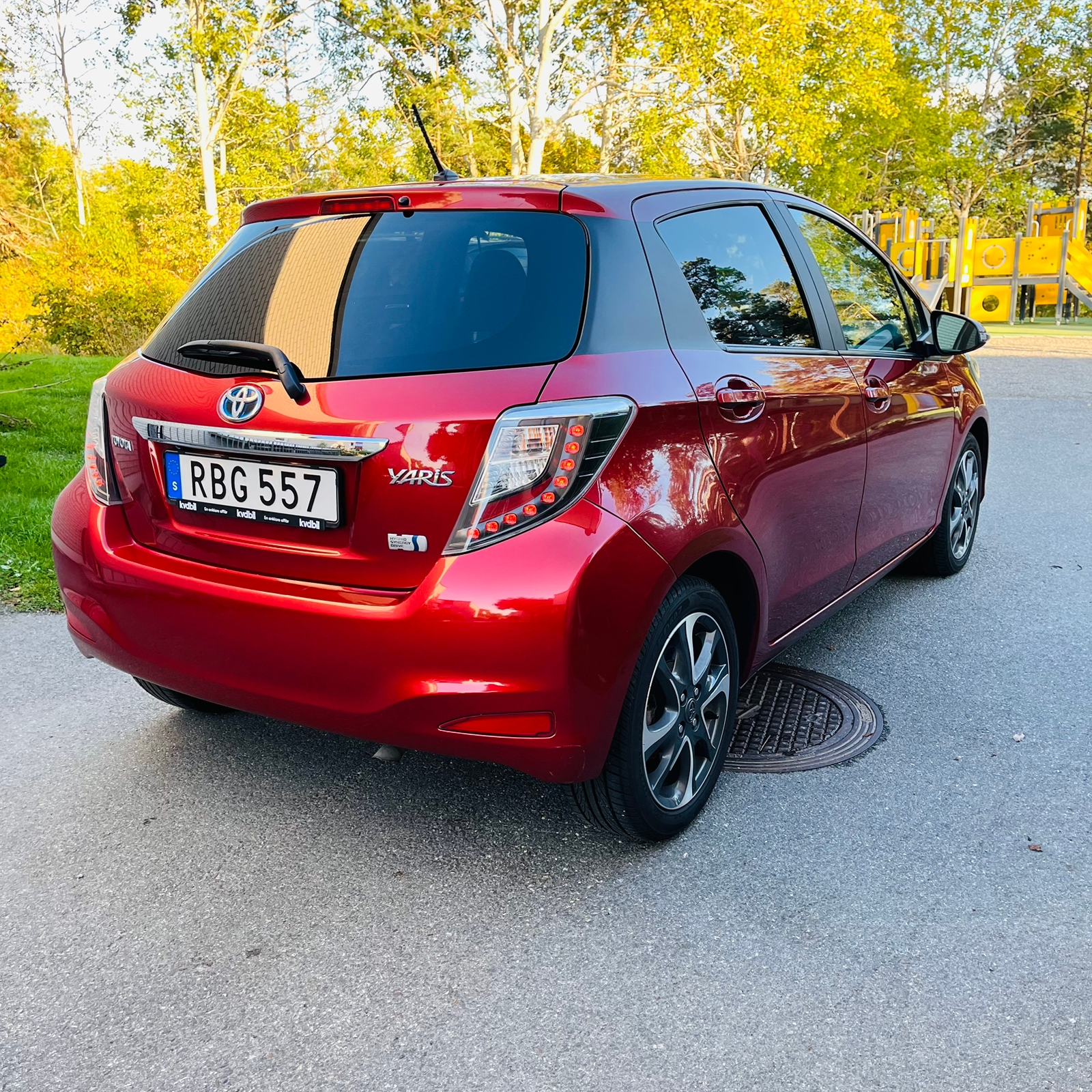 Toyota Yaris Hybrid e-CVT 2014, bild 5/10