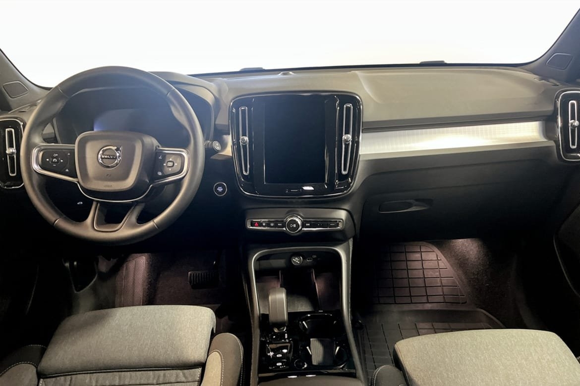 Volvo XC40 B3 FWD Bensin Plus Dark 2025, bild 4/9